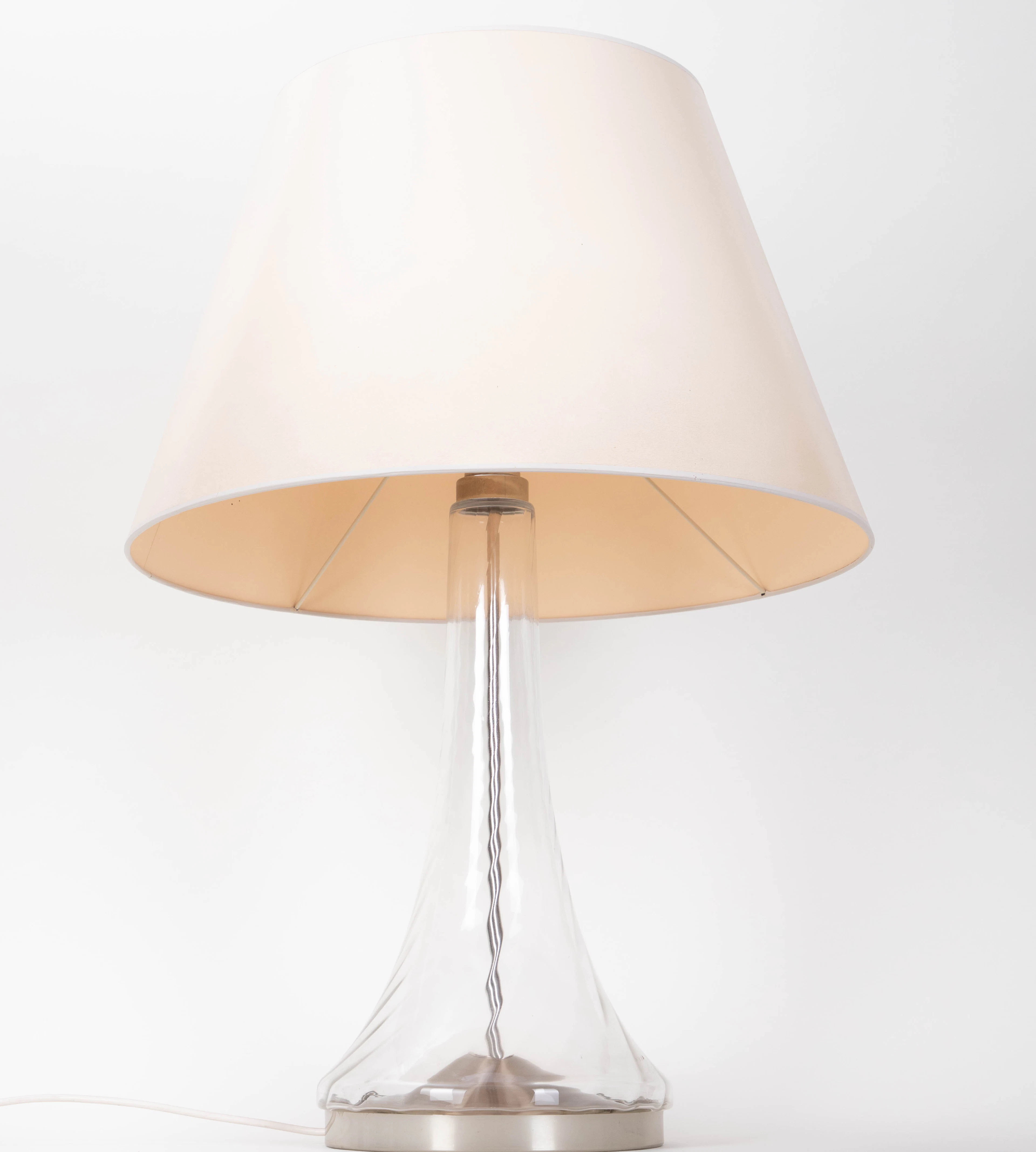 Große Tischlampe mit Glasfuß, 1970er-1980er Jahre.
