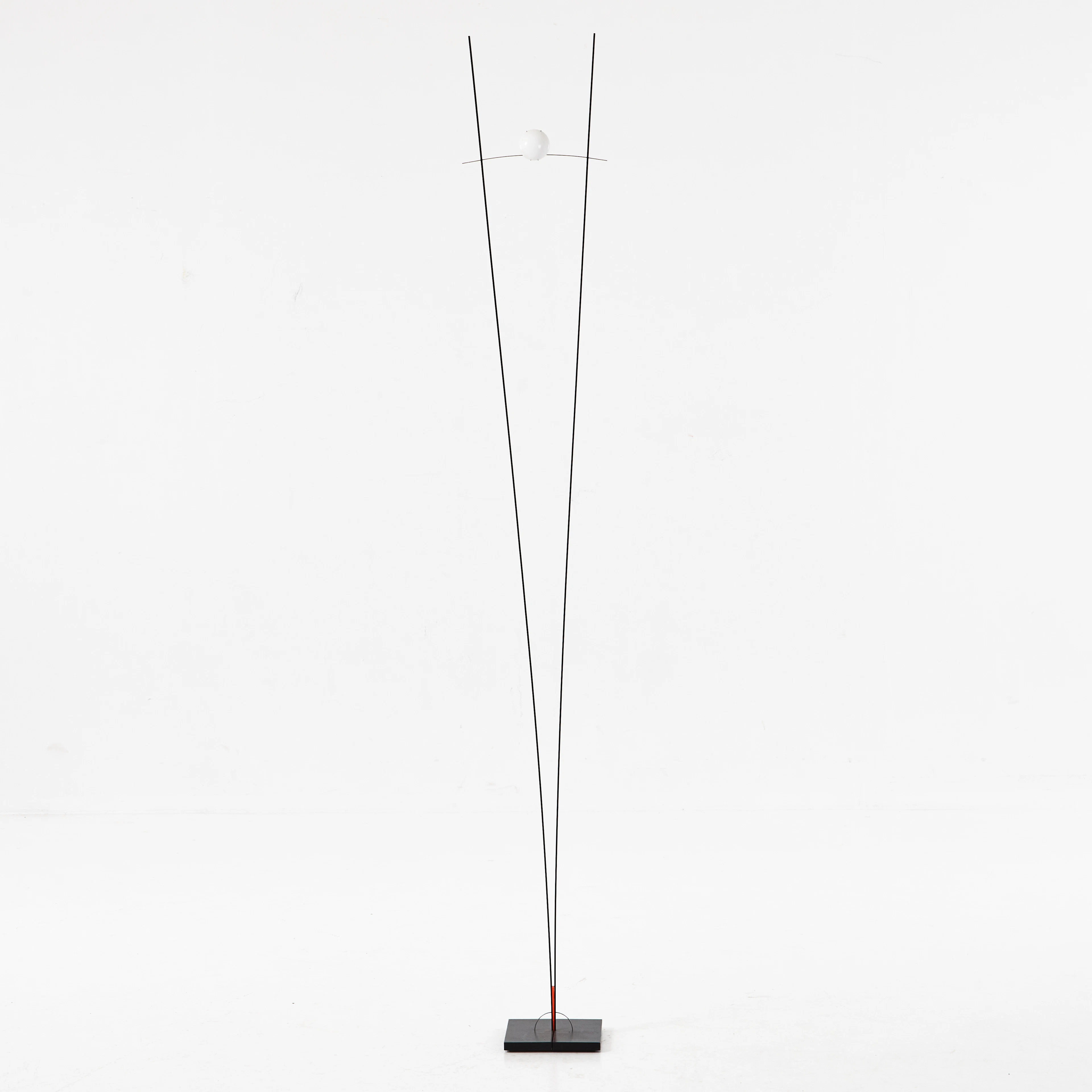 INGO MAURER & FRANZ RINGELHAN. Golvlampa, "Ilios", formgiven 1983.