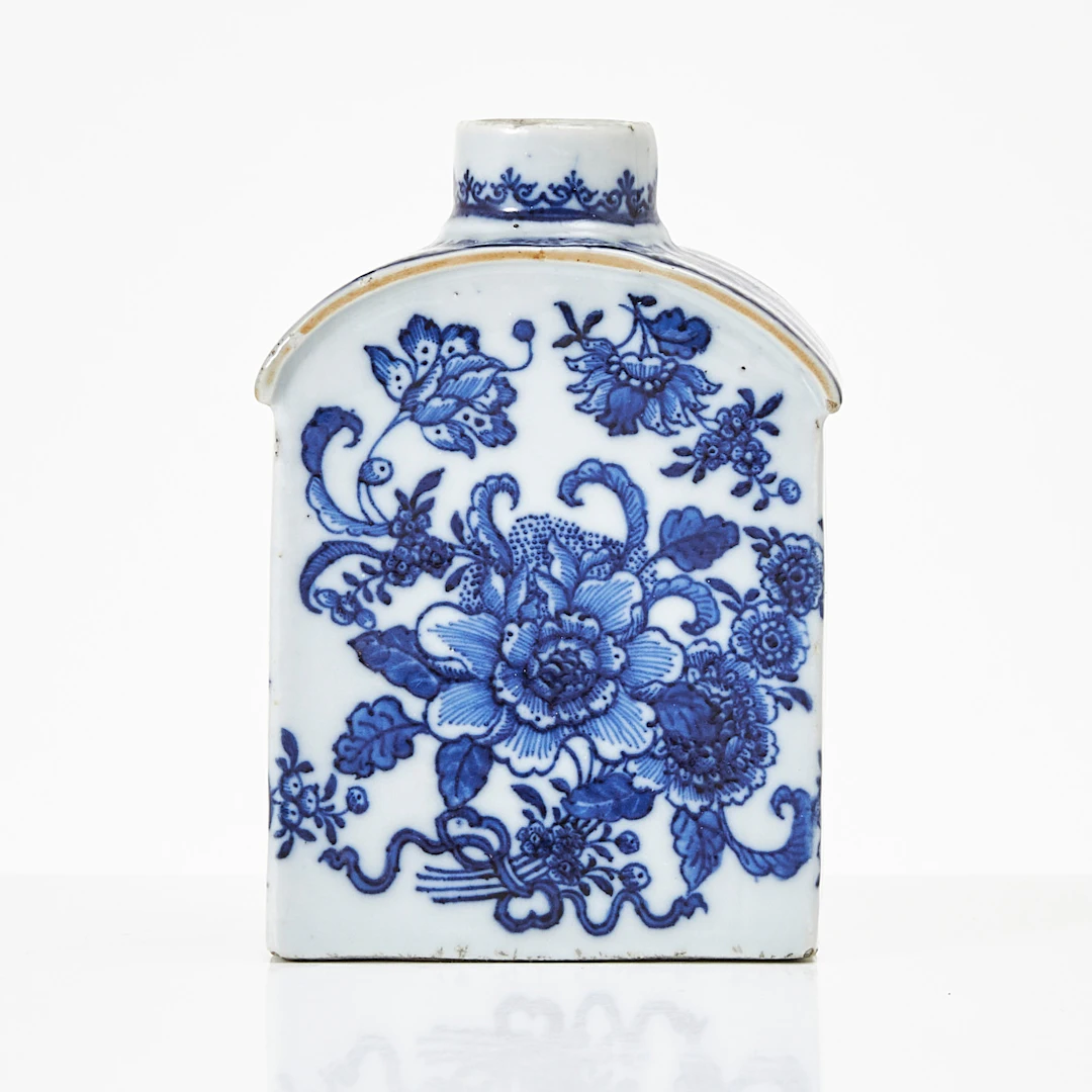 TEDOSA, porslin, Kina, Qianlong (1736-1795), dekor av blommor i u
