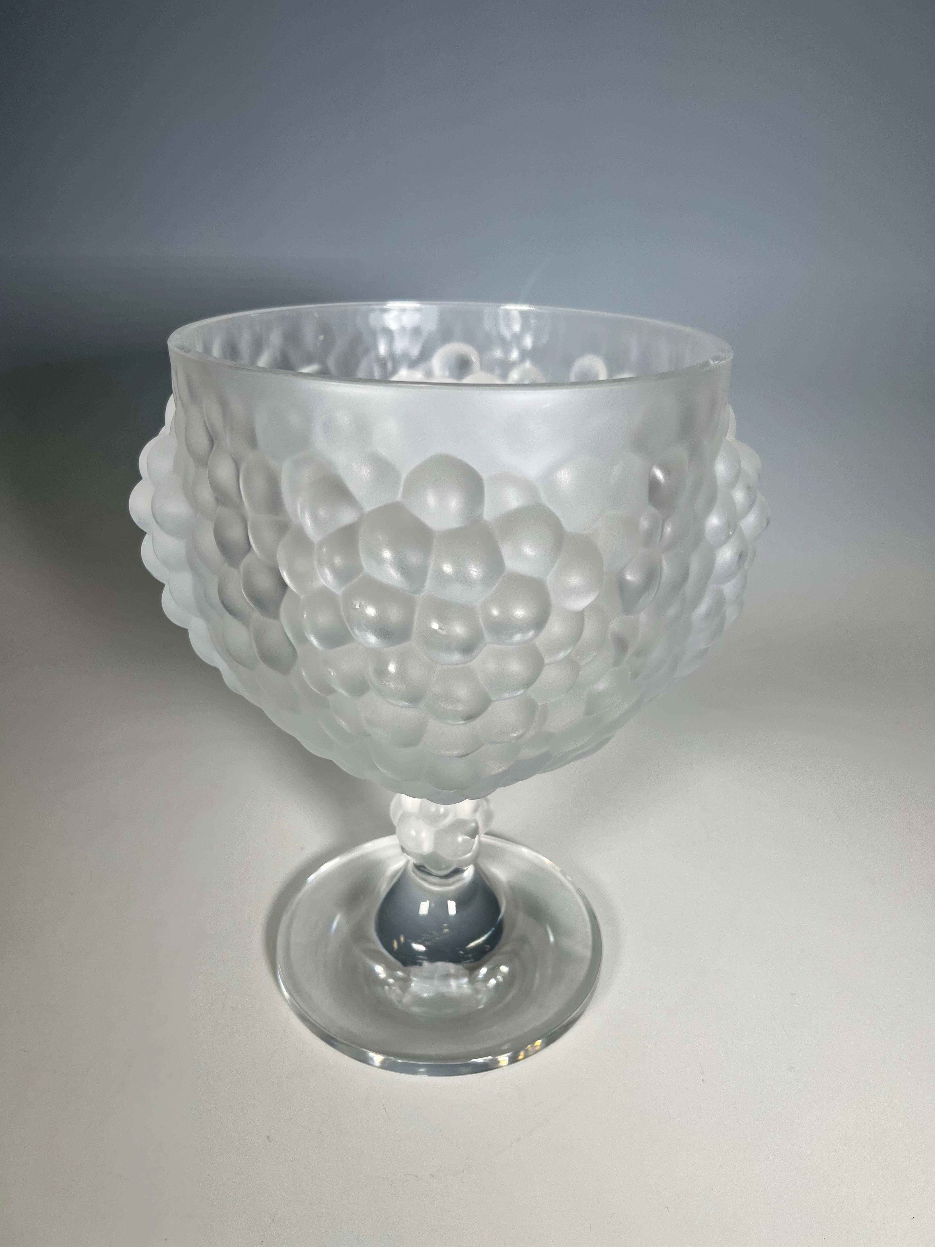 RENÉ LALIQUE. Großer Pokal mit Weintrauben, 2. Hälfte 20.Jh.