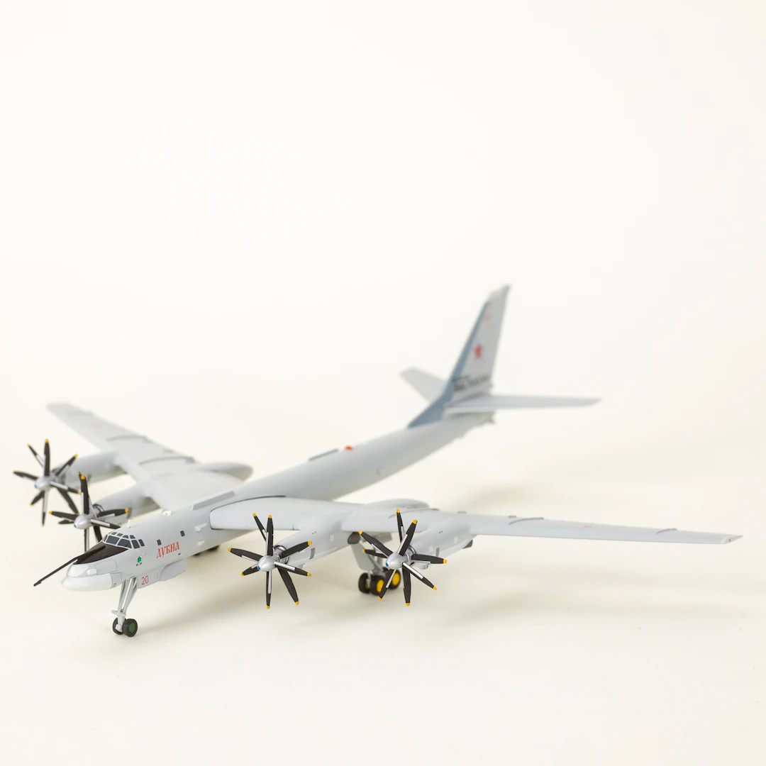 Herpa Flugzeugmodell. Maßstab 1:200 Russian Air Force Tupolev TU-95MS