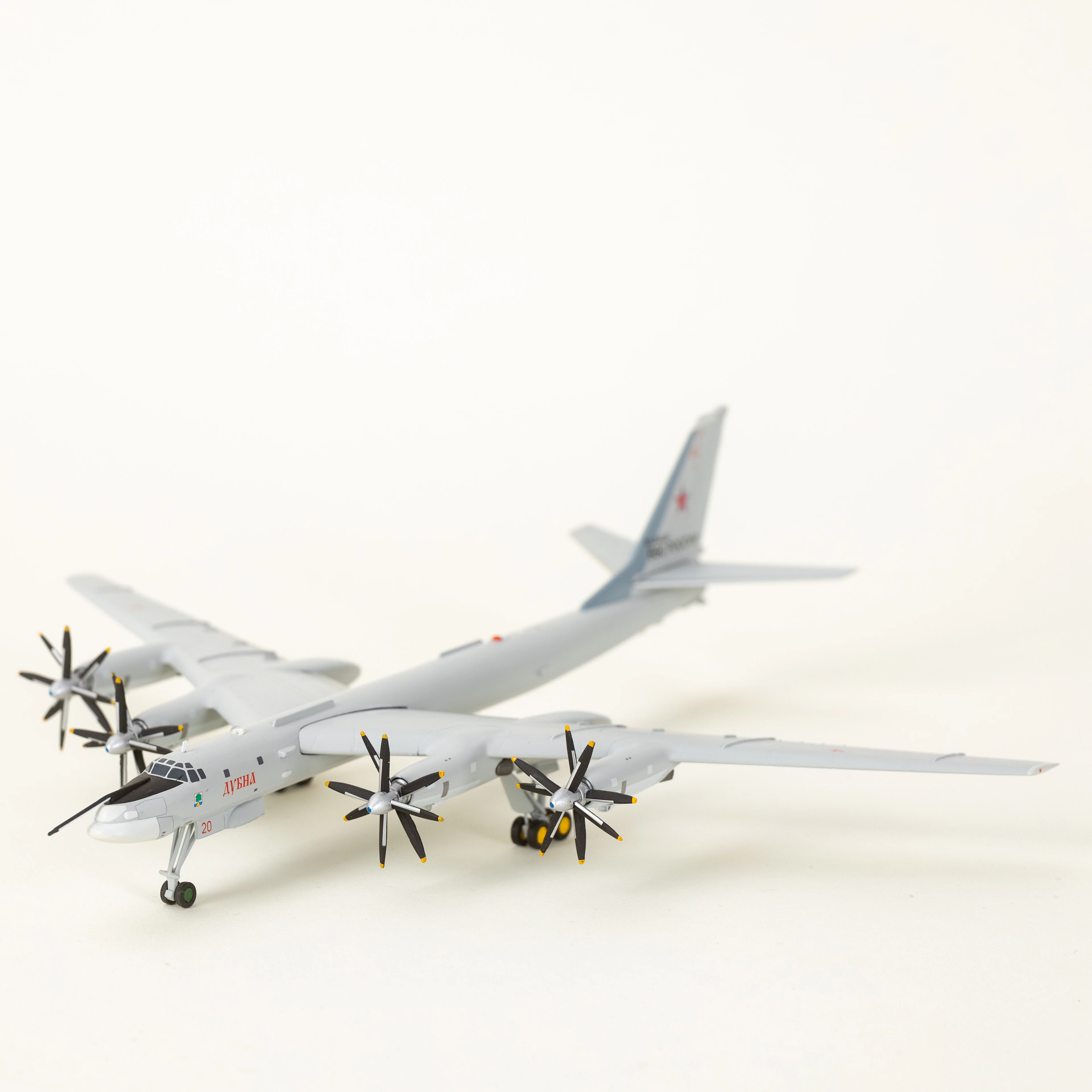 Herpa Flugzeugmodell. Maßstab 1:200 Russian Air Force Tupolev TU-95MS