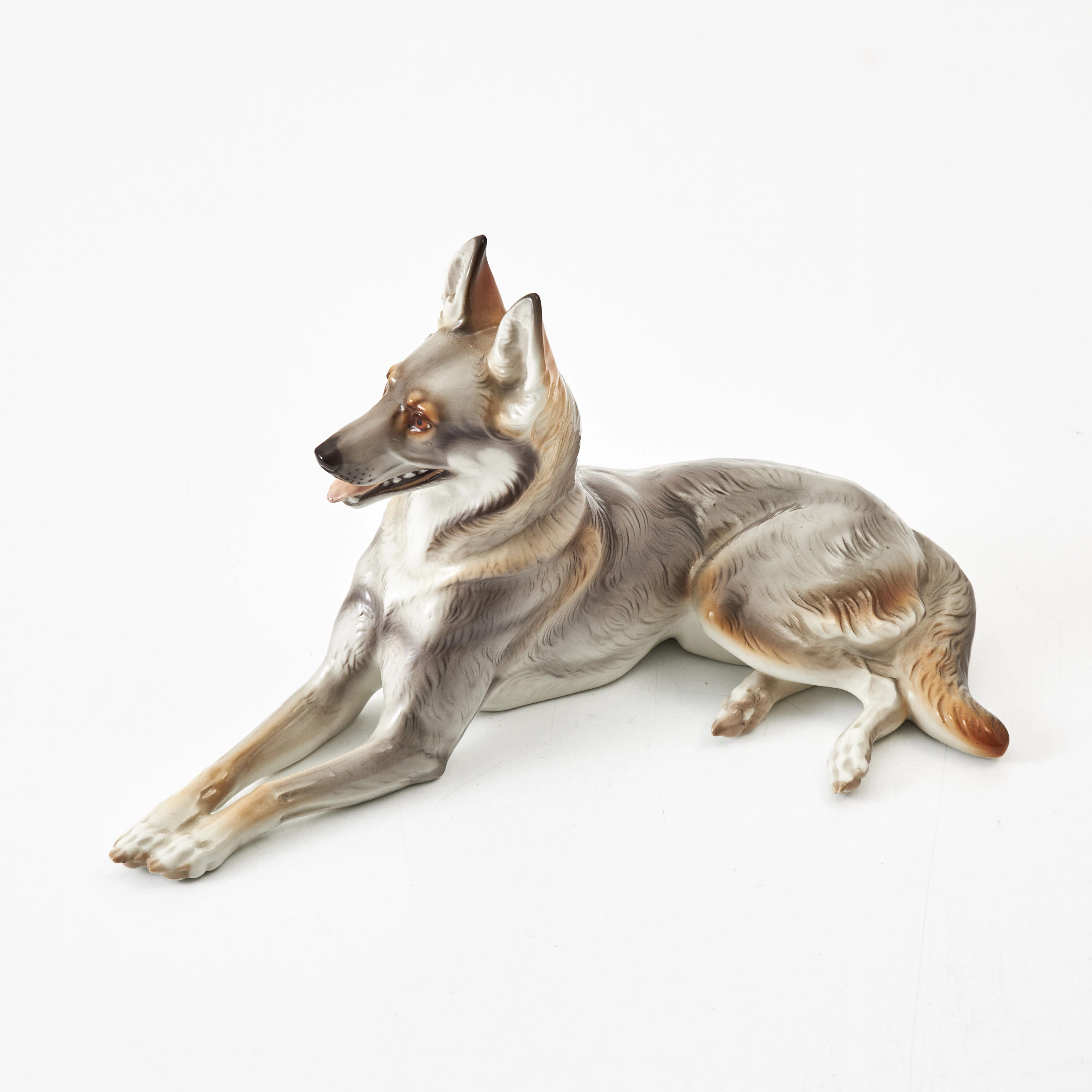 THEODOR KÄRNER. Figurin i form av hund, porslin, Nymphenburg, Tyskland.
