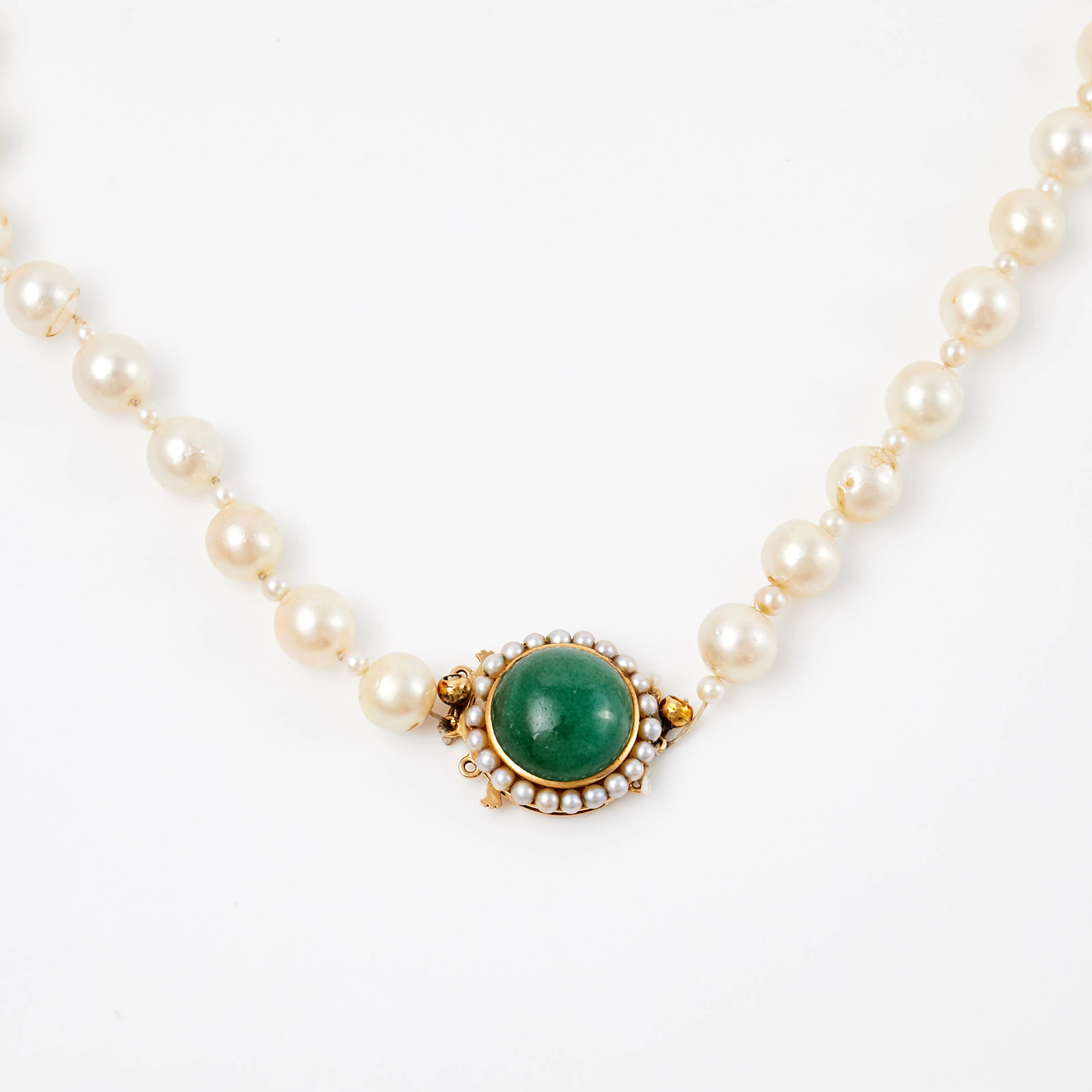 PÄRLCOLLIER, odlade vita saltvattenspärlor, ca 9,51-9,79 mm, mellanliggande
