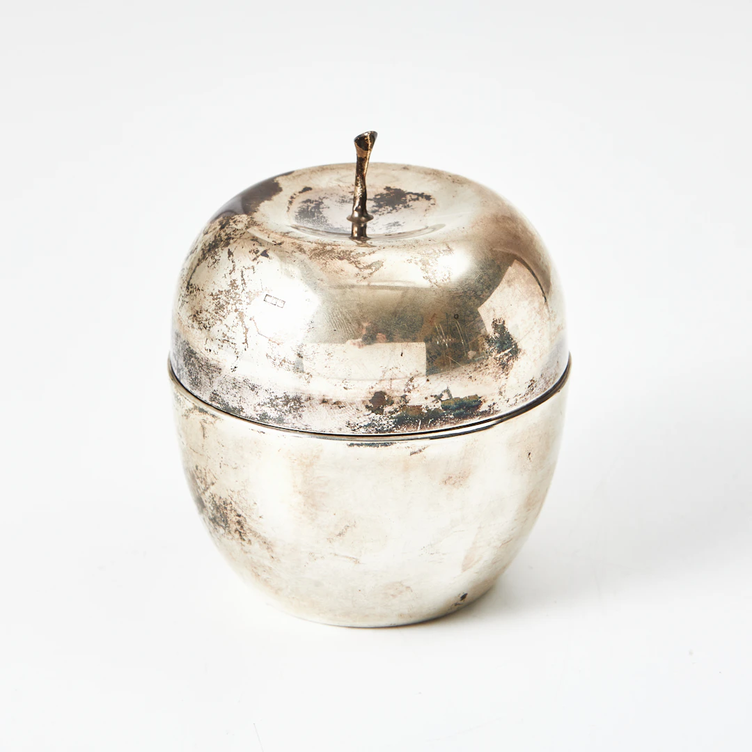 ÄPPLE, silver/900, burk med lock, Beni Suef Egypten 1900-tal.