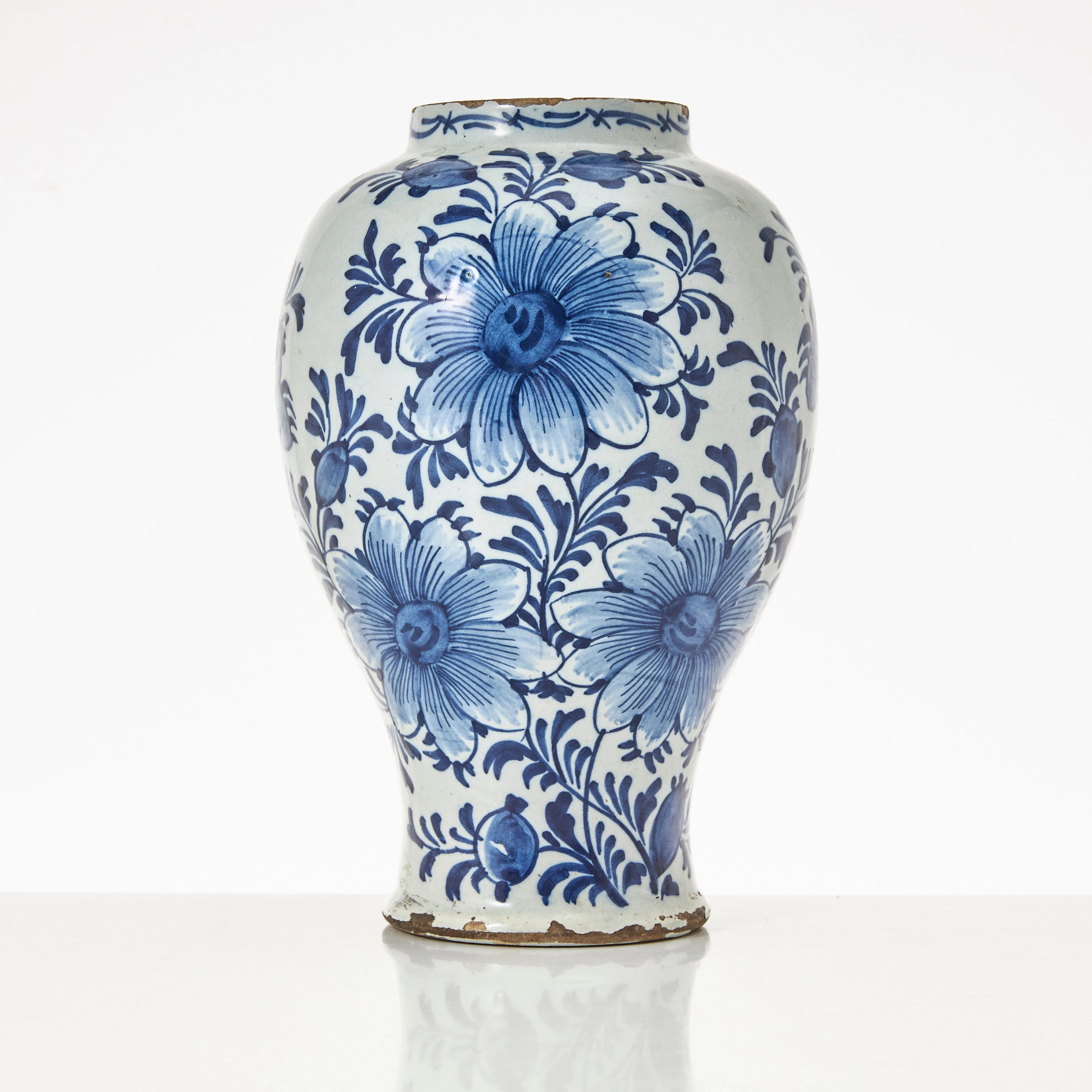 VAS, fajans, Holland, 1700-tal, balusterformad, dekor av blommor i