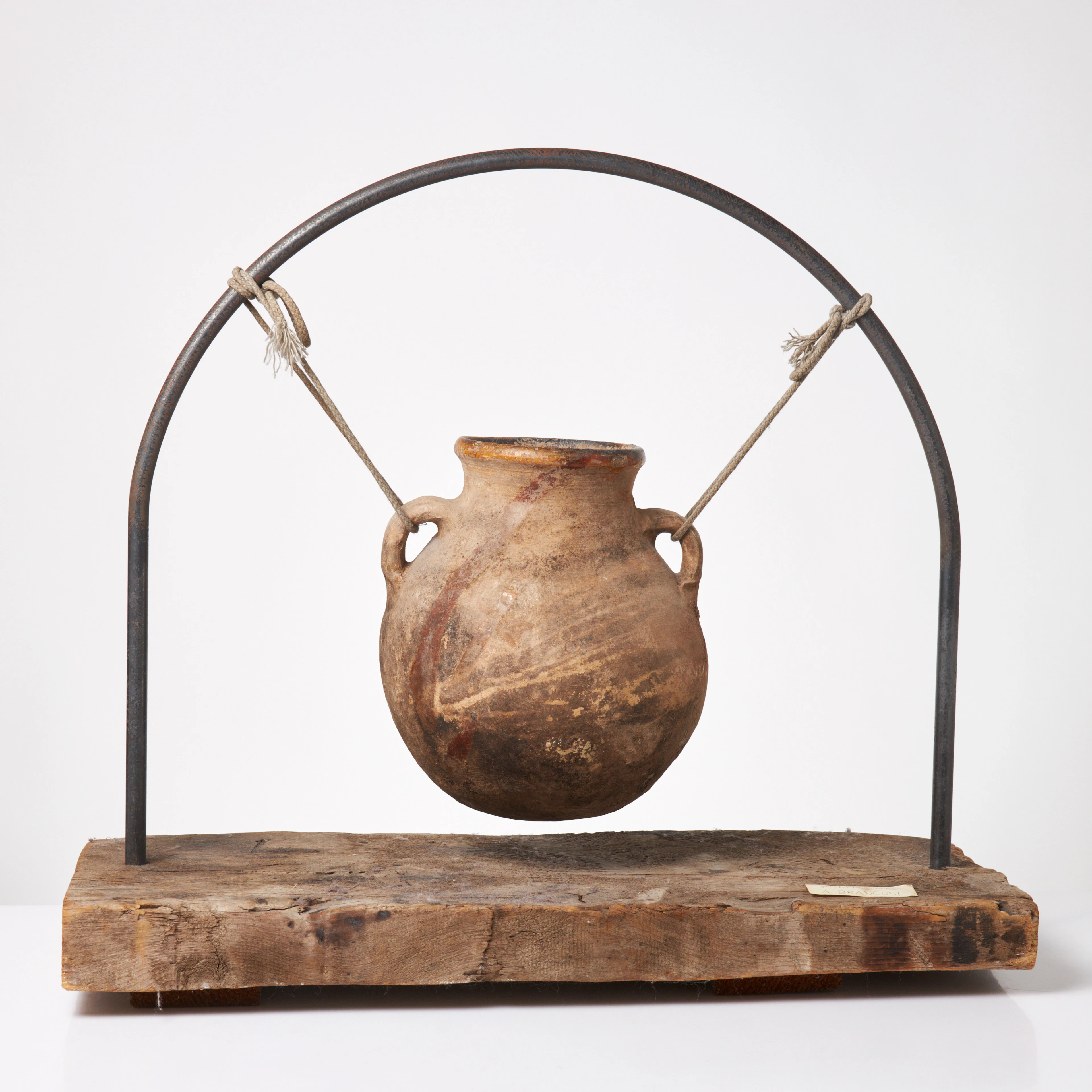 OLOF ARÉN. "Hommage a Brancusi", installation, lergods, monterad på