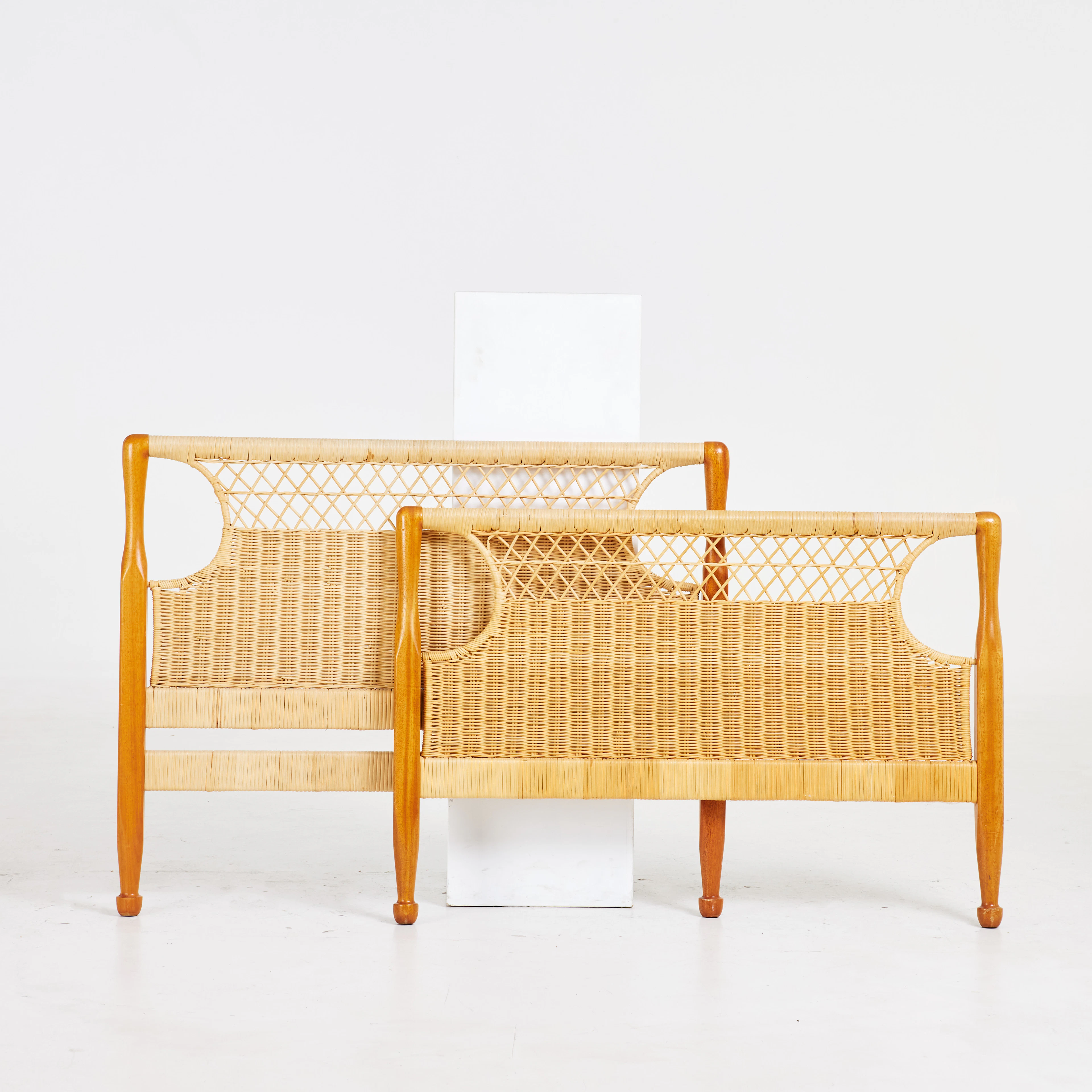 JOSEF FRANK. Sänggavlar, 2 st, modell 960, mahogny samt flätad rotting.