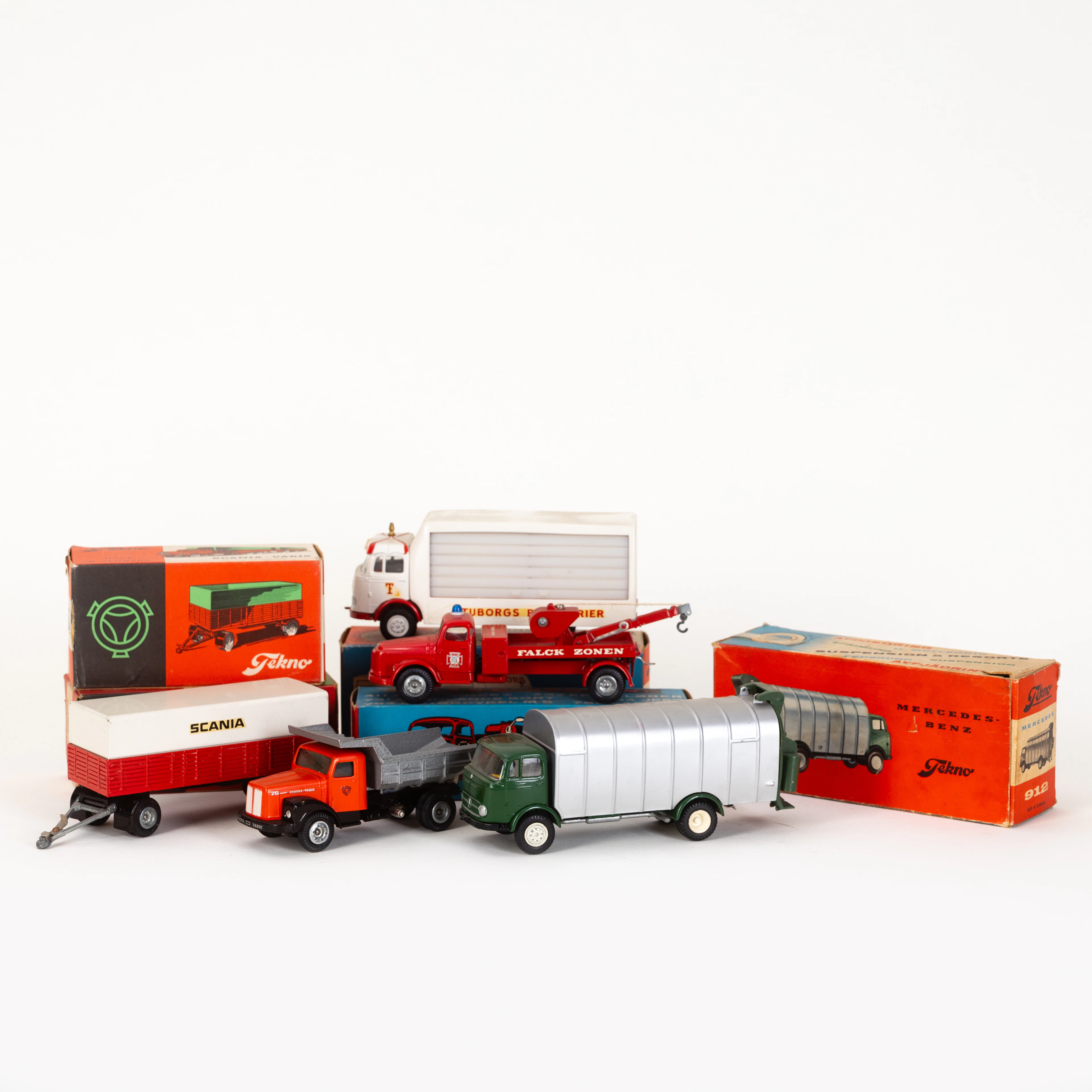 Tekno, Set von fünf Autos in Originalverpackung, Dänemark, 20. Jh. (5).