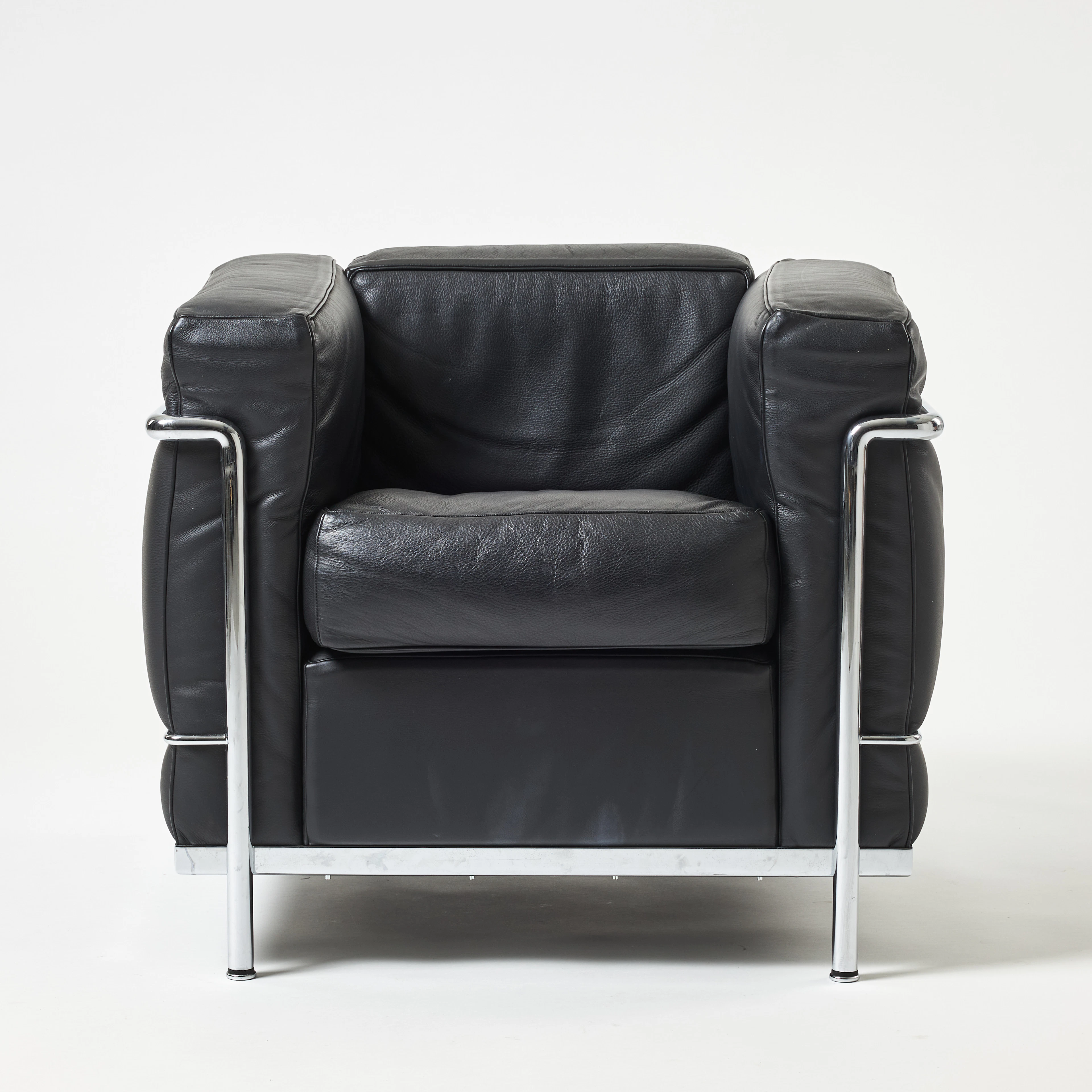 CHARLOTTE PERRIAND/ LE CORBUSIER/ PIERRE JEANNERET. "LC 2", fåtölj, Cassina.