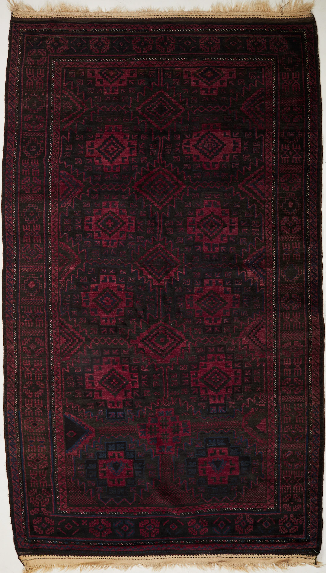 ORIENTMATTA. Beluch, ca 288x177 cm.