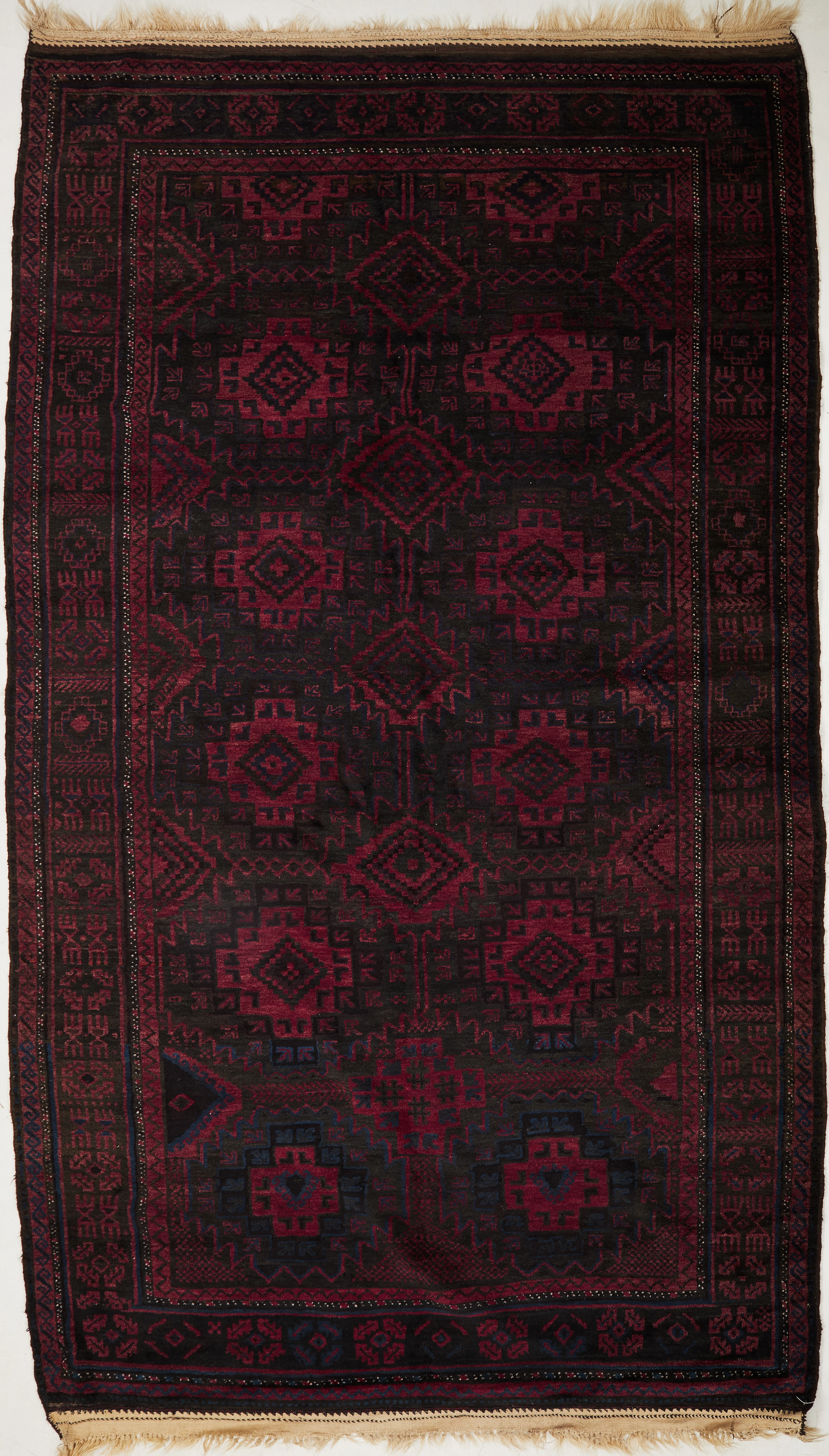 ORIENTMATTA. Beluch, ca 288x177 cm.