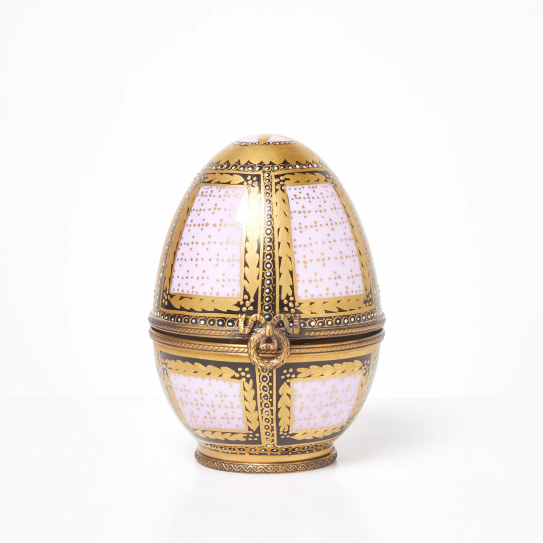 LIMOGES, Porslinsägg, "Imperial Danish Palace Egg", lila och guldig