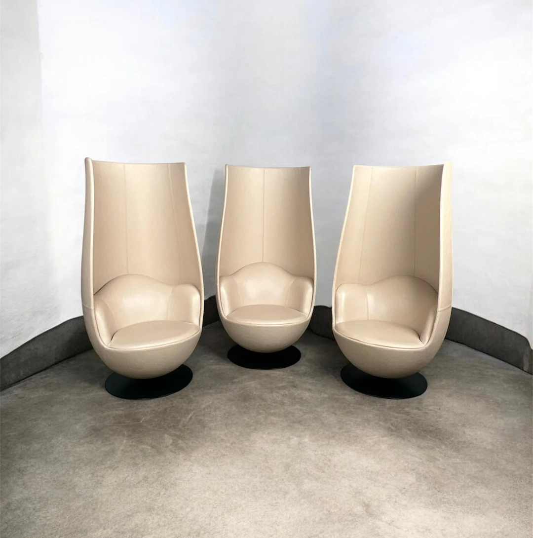 MARCEL WANDERS. für Cappellini. Drei '' Tulip '' Armchairs, Leder