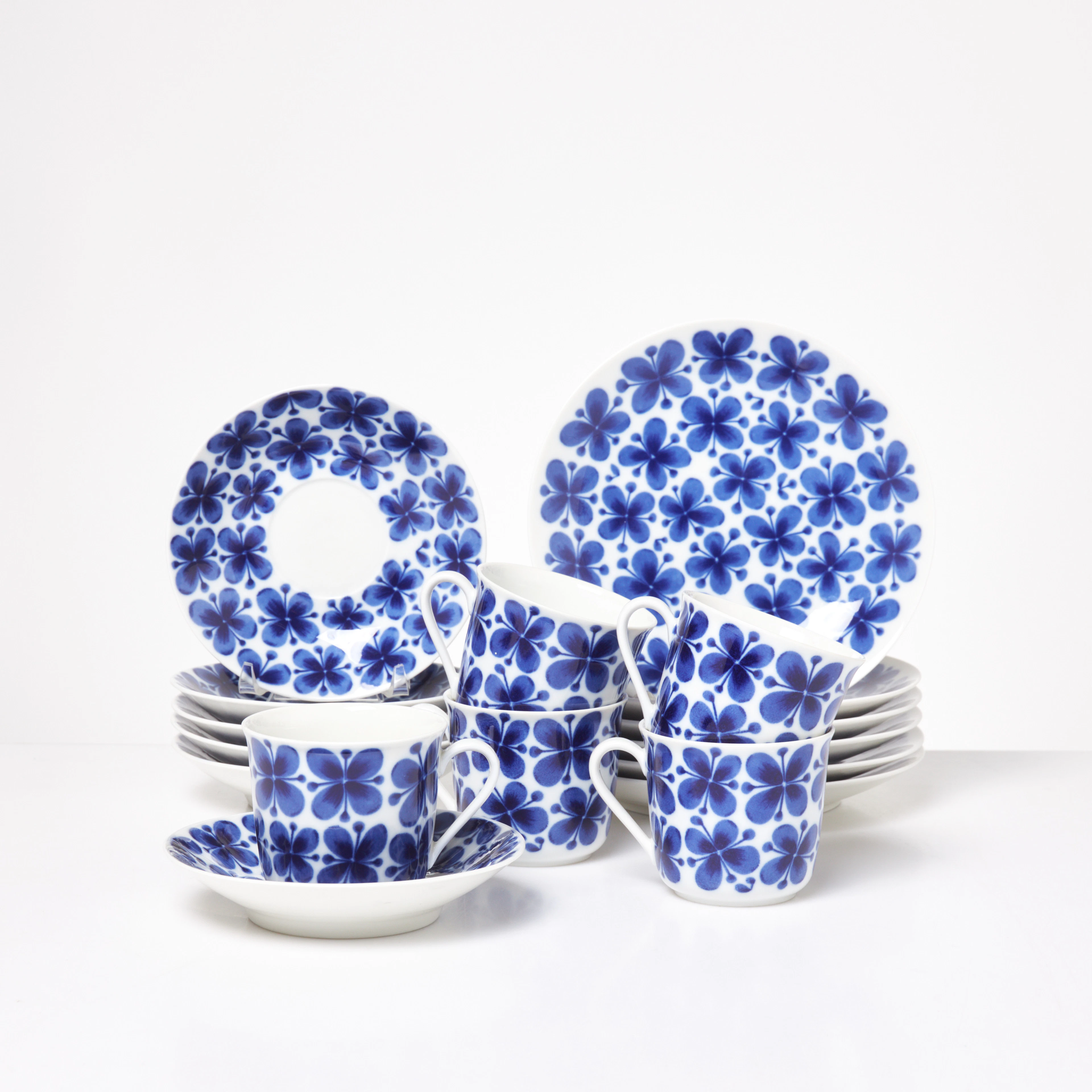 MARIANNE WESTMAN. 11 +1 dlr, "Mon Amie", kaffekoppar med fat, assietter