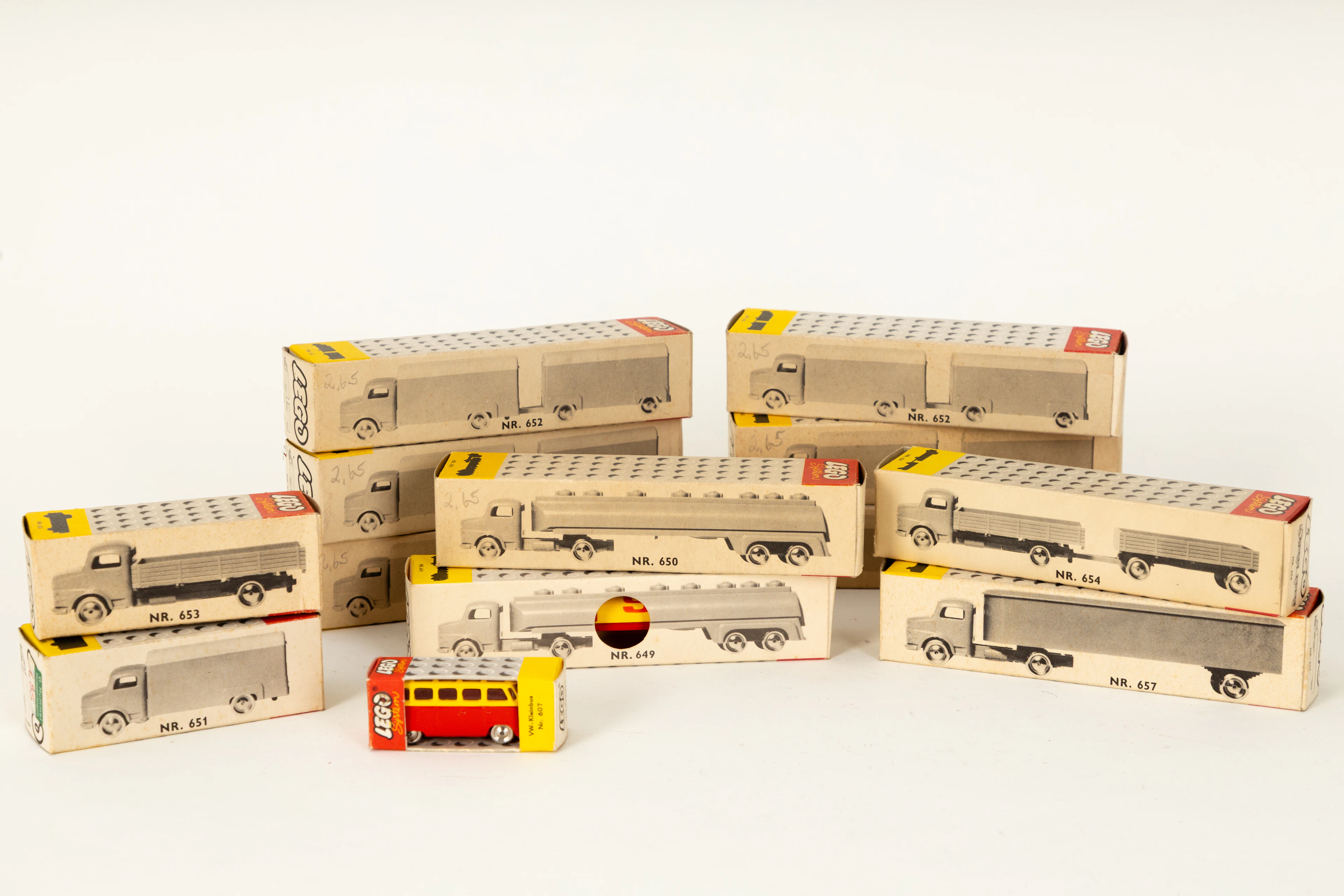 SPIELZEUGAUTOS, 13 Stück, Lego, Maßstab H0.
