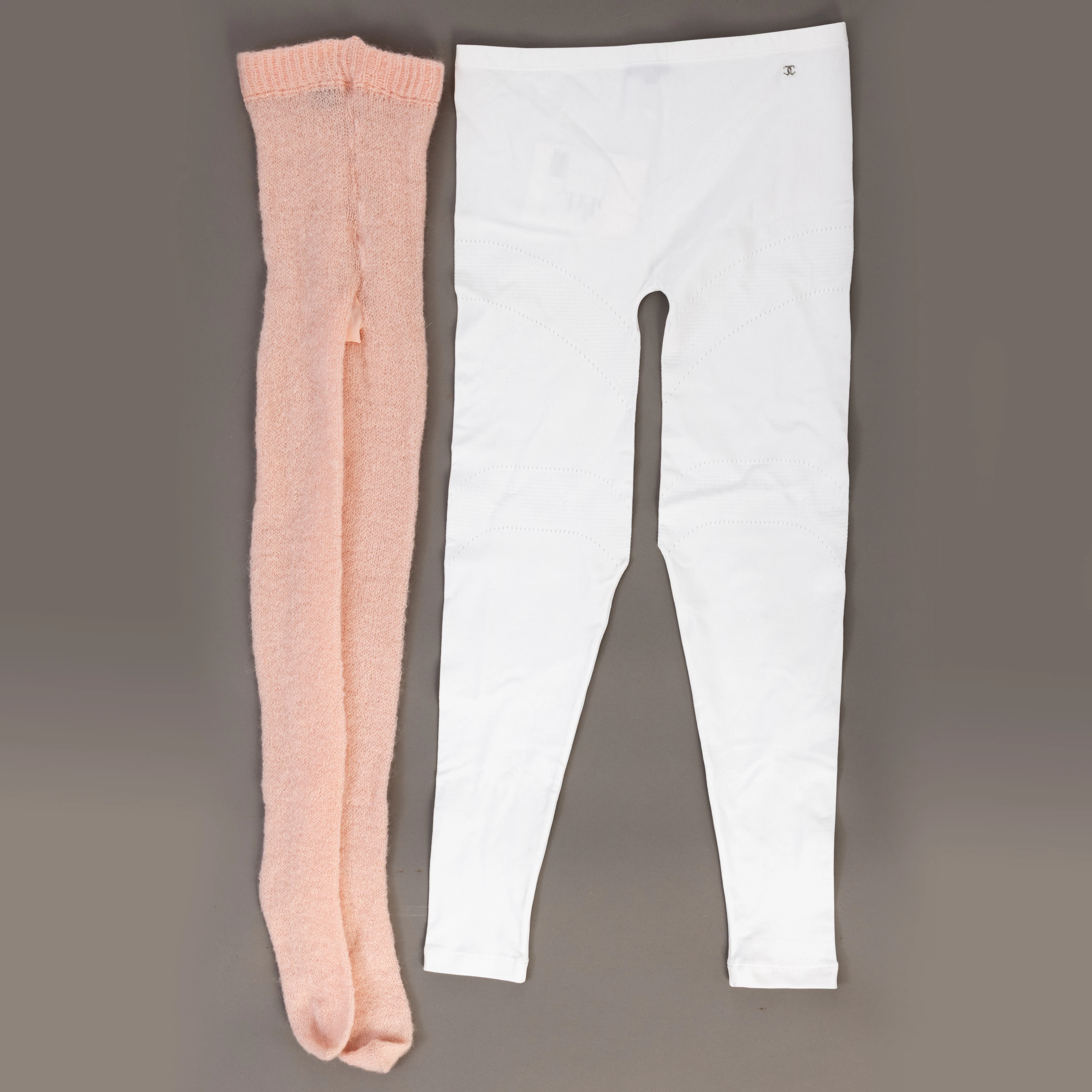 CHANEL. Leggings und Strumpfhose, Größe L (2).