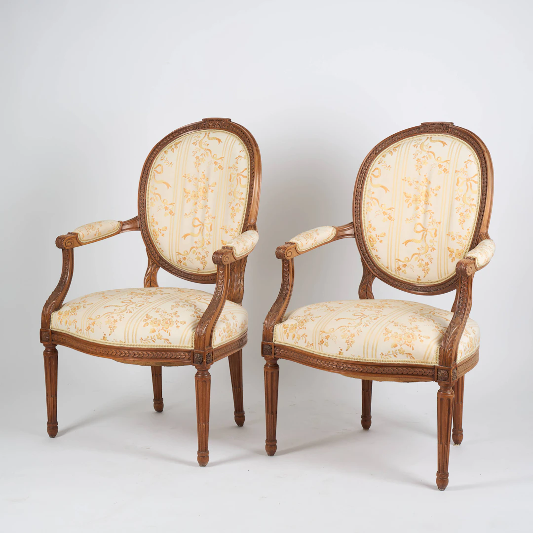 KARMSTOLAR, ett par, Louis XVI-stil, 1900-tal.