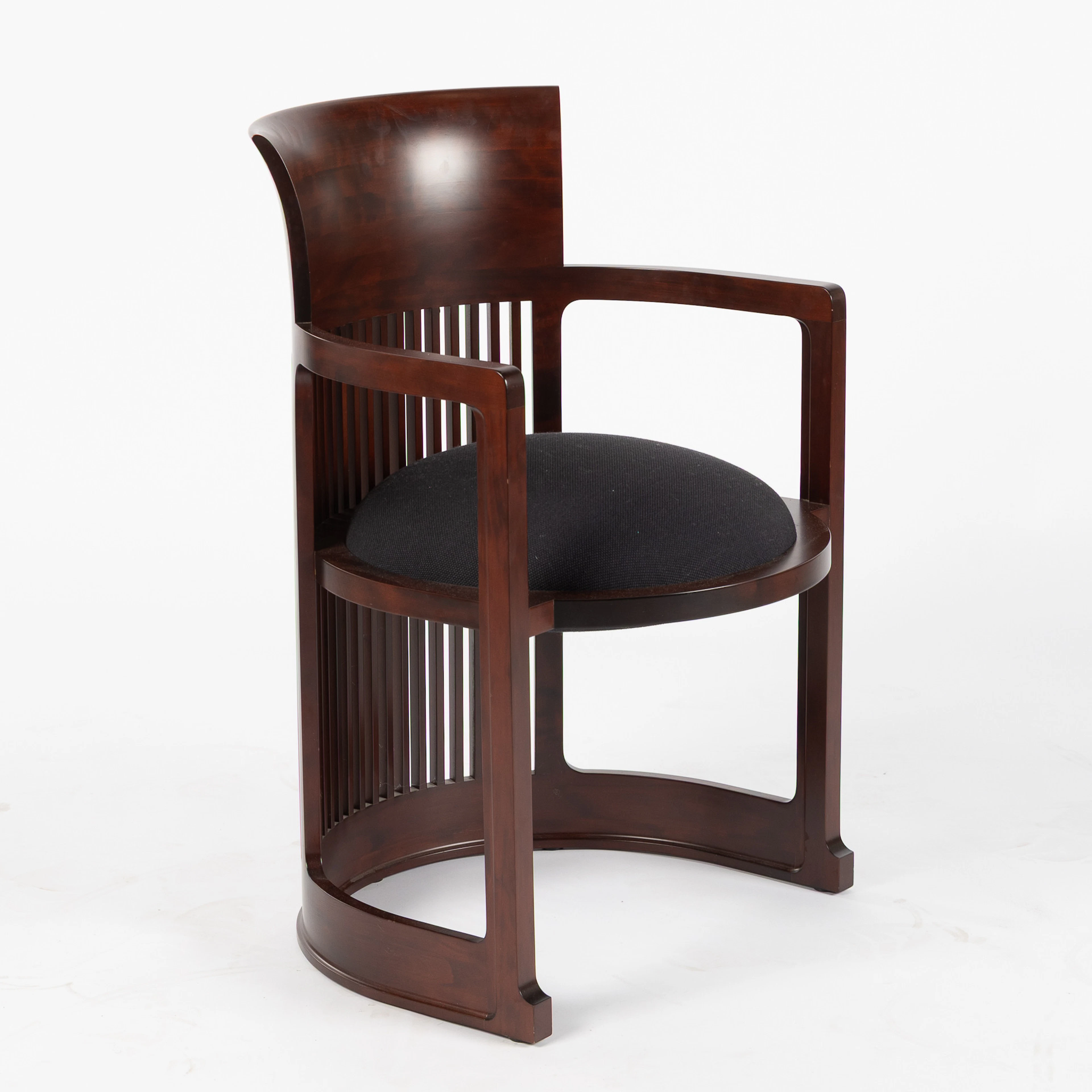 FRANK LLOYD WRIGHT. Karmstol, ”Barrel chair”, Cassina, samtida.