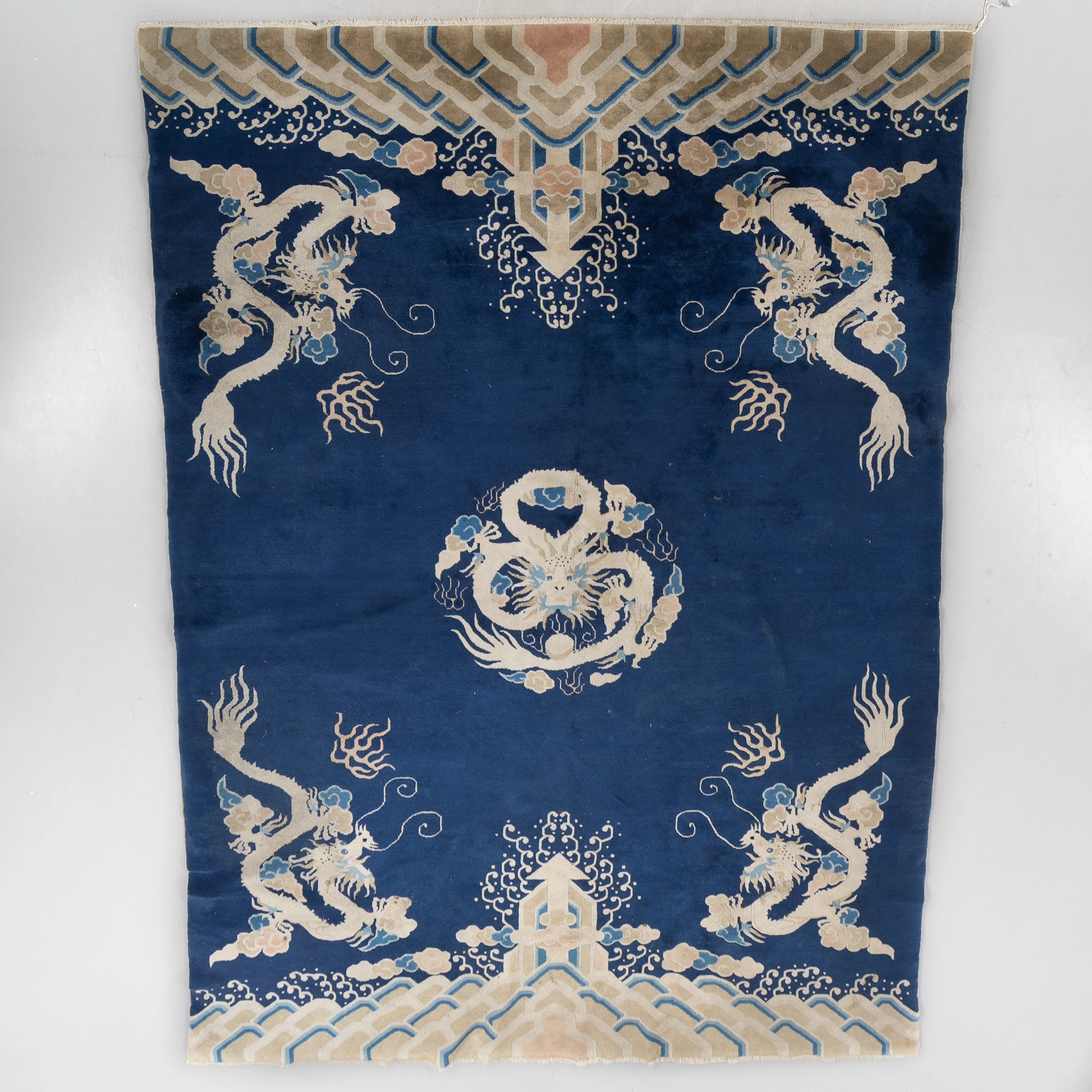 MATTA, Antik Peking, Kina, Mörkblå botten, ca 273 x 186 cm.