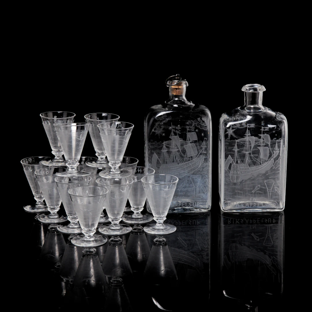 EDWARD HALD. 16 delar, karaffer samt snapsglas, Orrefors, proveniens
