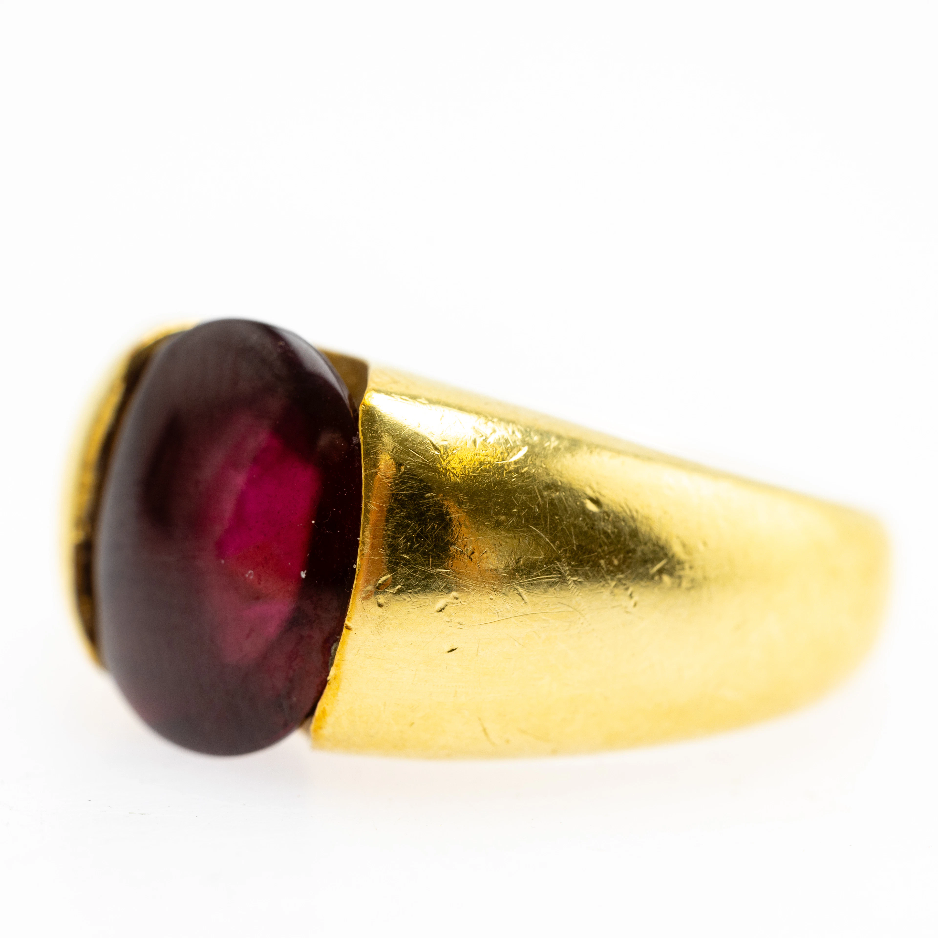 750er Gold Ring mit Granat.