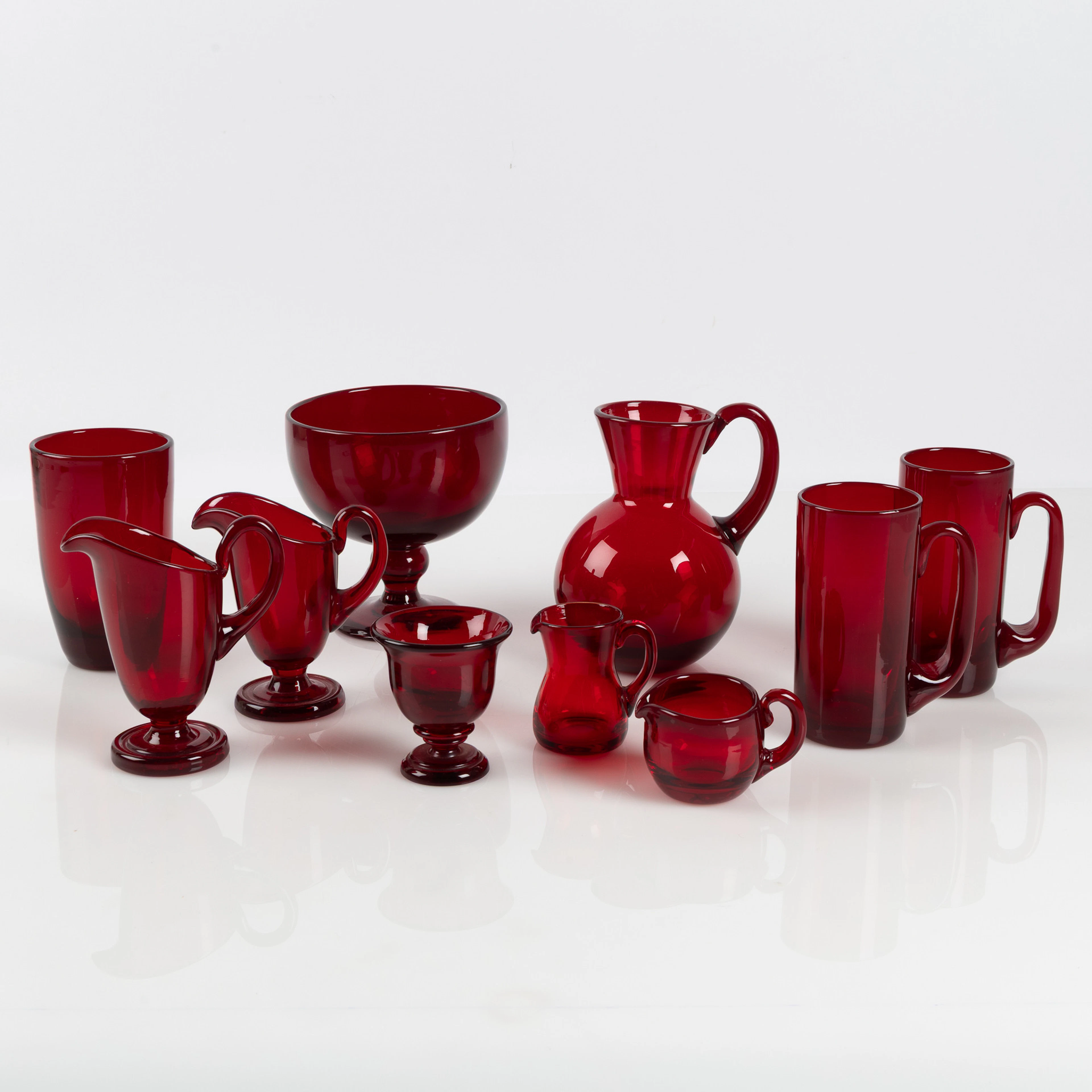 MONICA BRATT. Glasservis i rött glas, 10 delar, Reijmyre.
