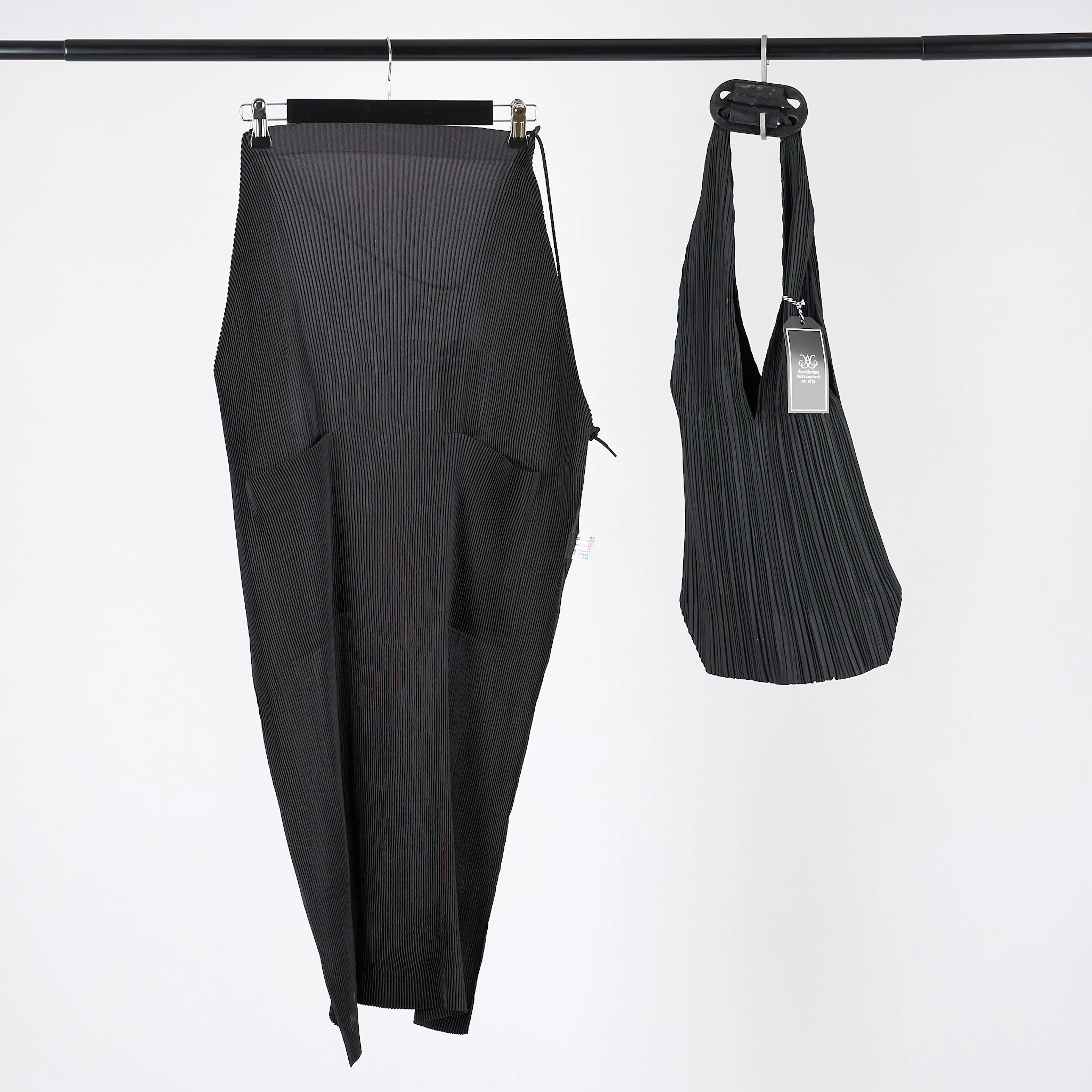 ISSEY MIYAKE, shopper och förkläde.