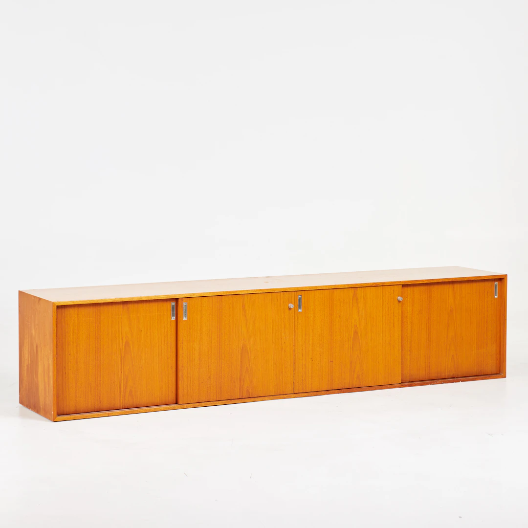 HANS J WEGNER. Tillskriven för Ry Møbler, Sideboard vägghängt, teakfanér