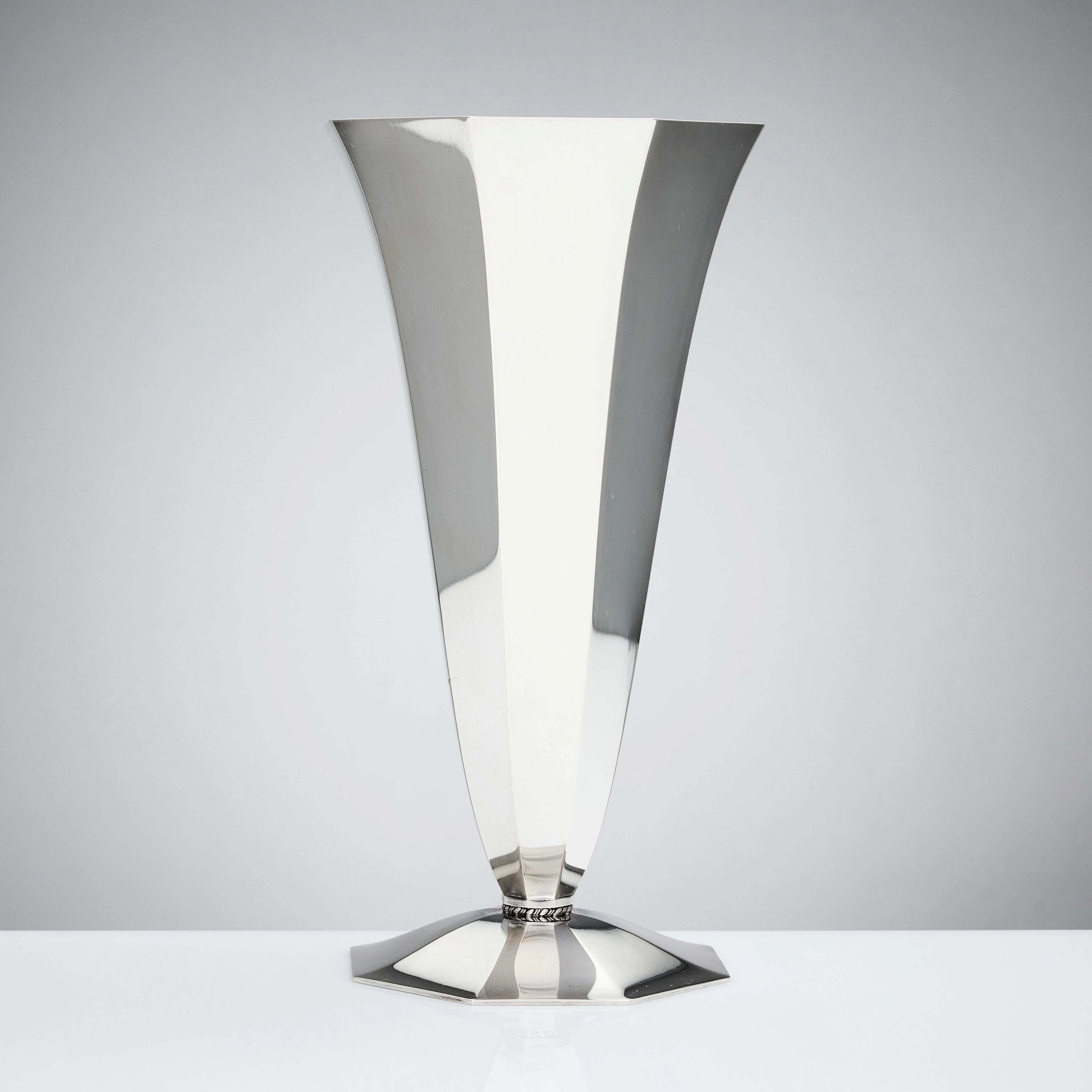 WIWEN NILSSON. Vas, silver, Lund 1929.