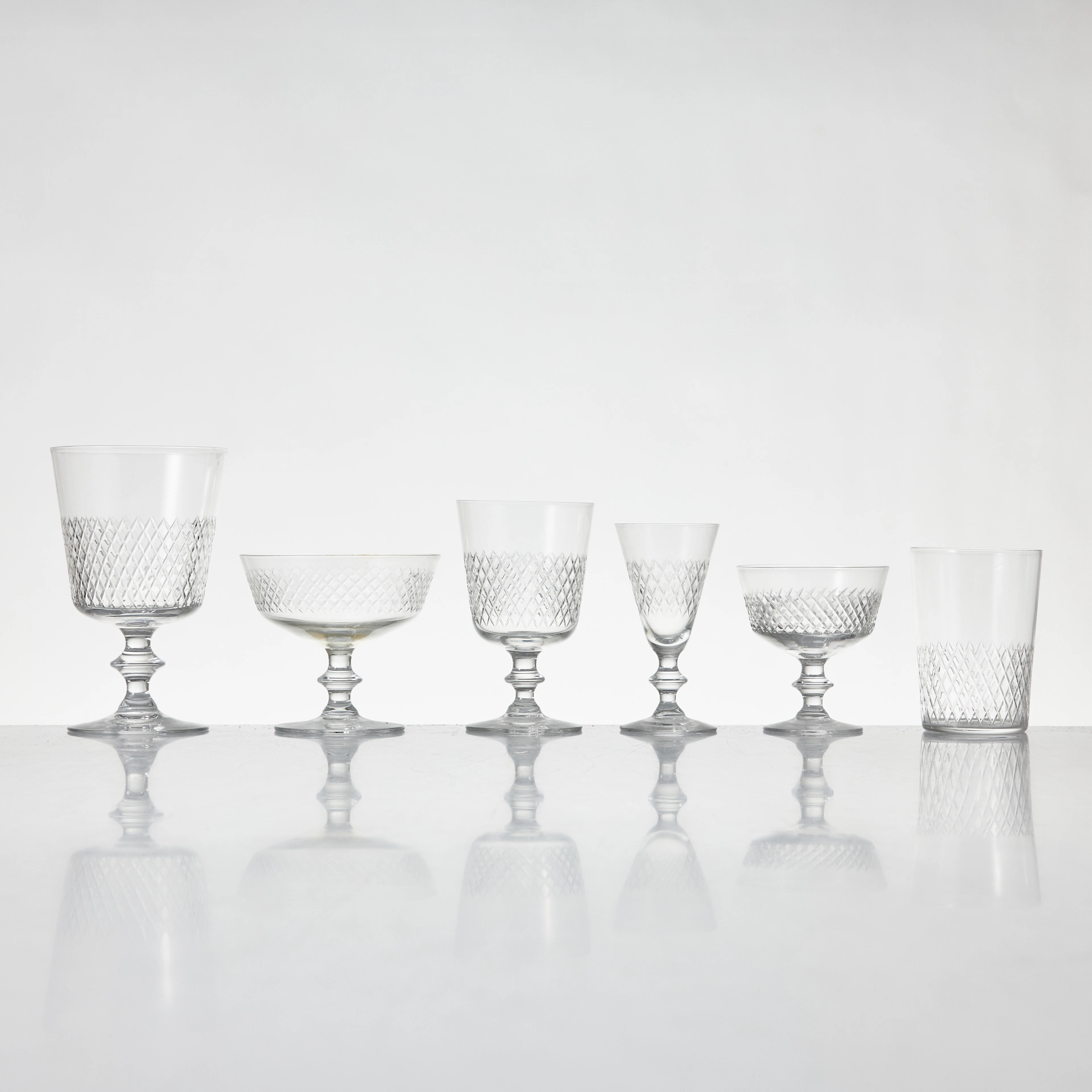 VICKE LINDSTRAND. Glasservis "Diamant" 63 delar, Kosta.