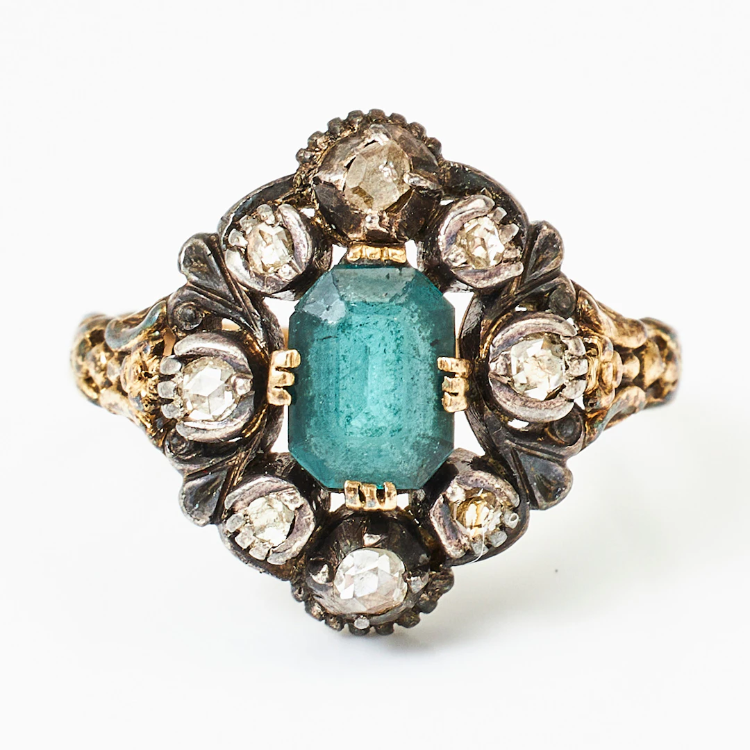 RING, 18 k guld och silver, rosenslipade diamanter, smaragdslipad