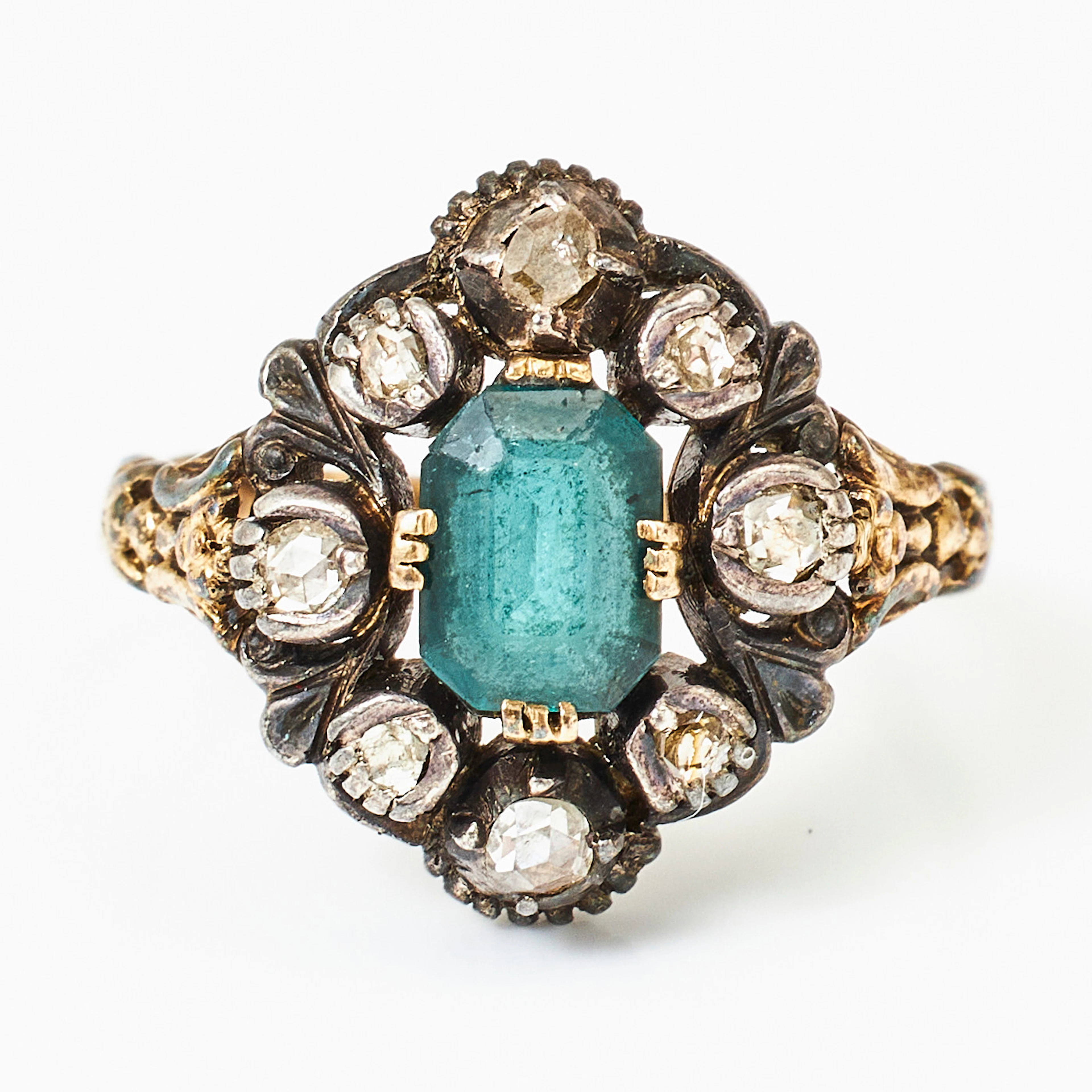 RING, 18 k guld och silver, rosenslipade diamanter, smaragdslipad