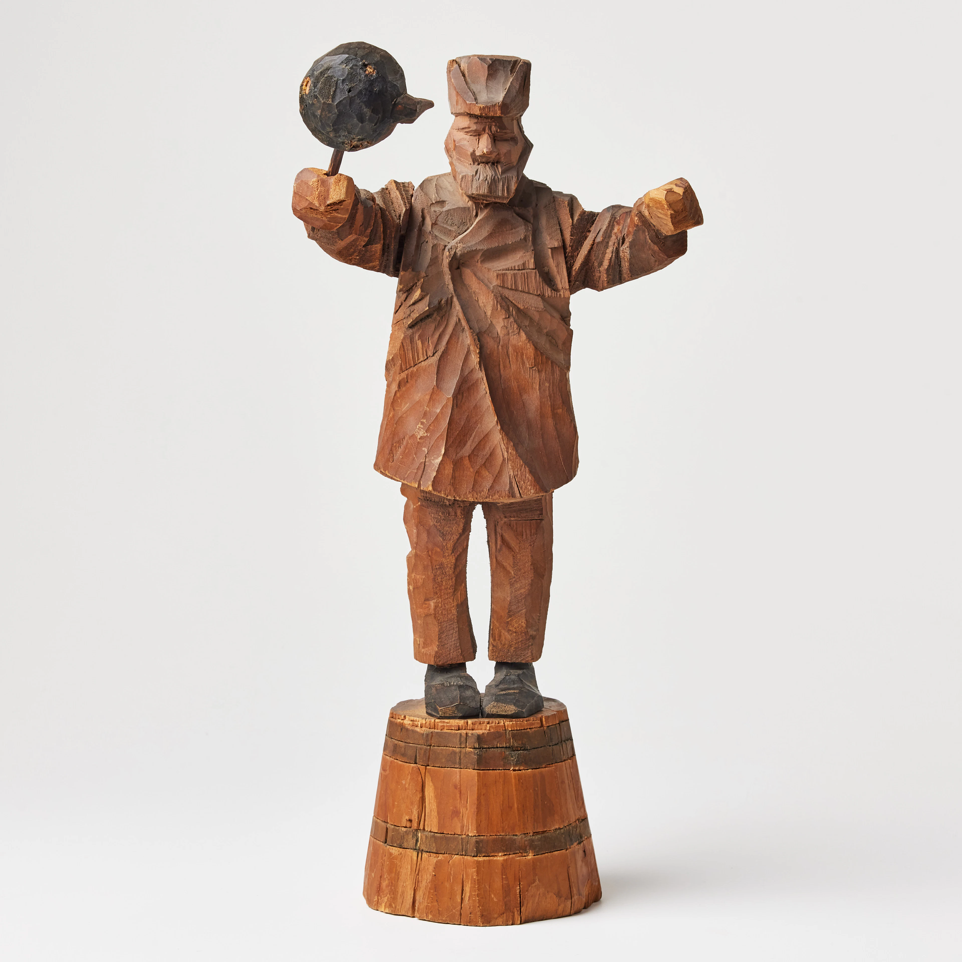 AXEL "DÖDERHULTARN" PETERSSON (1868-1925). Auktionsförrättaren, snidat