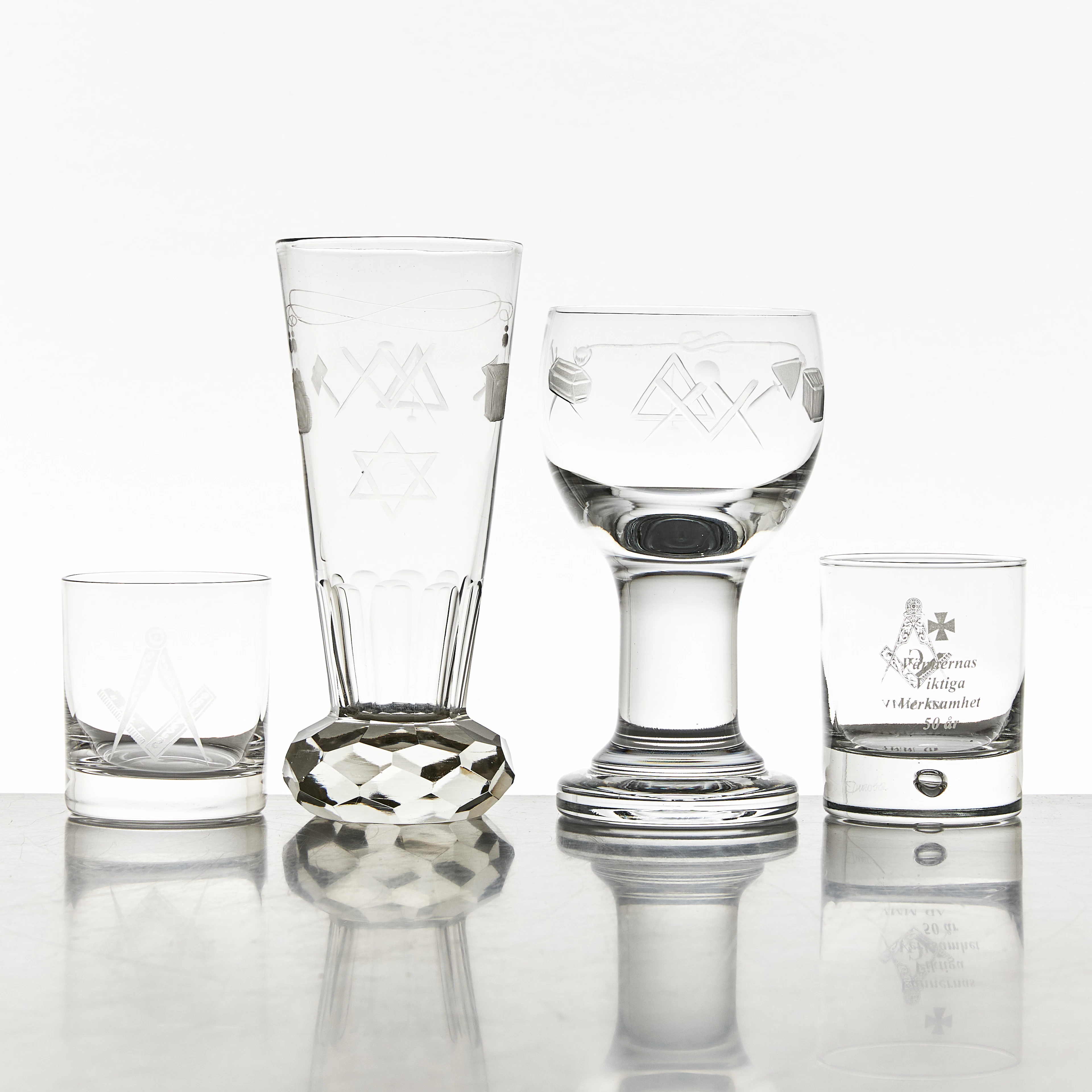 FRIMURARGLAS, 11 st, olika modeller, etsad och graverad dekor.