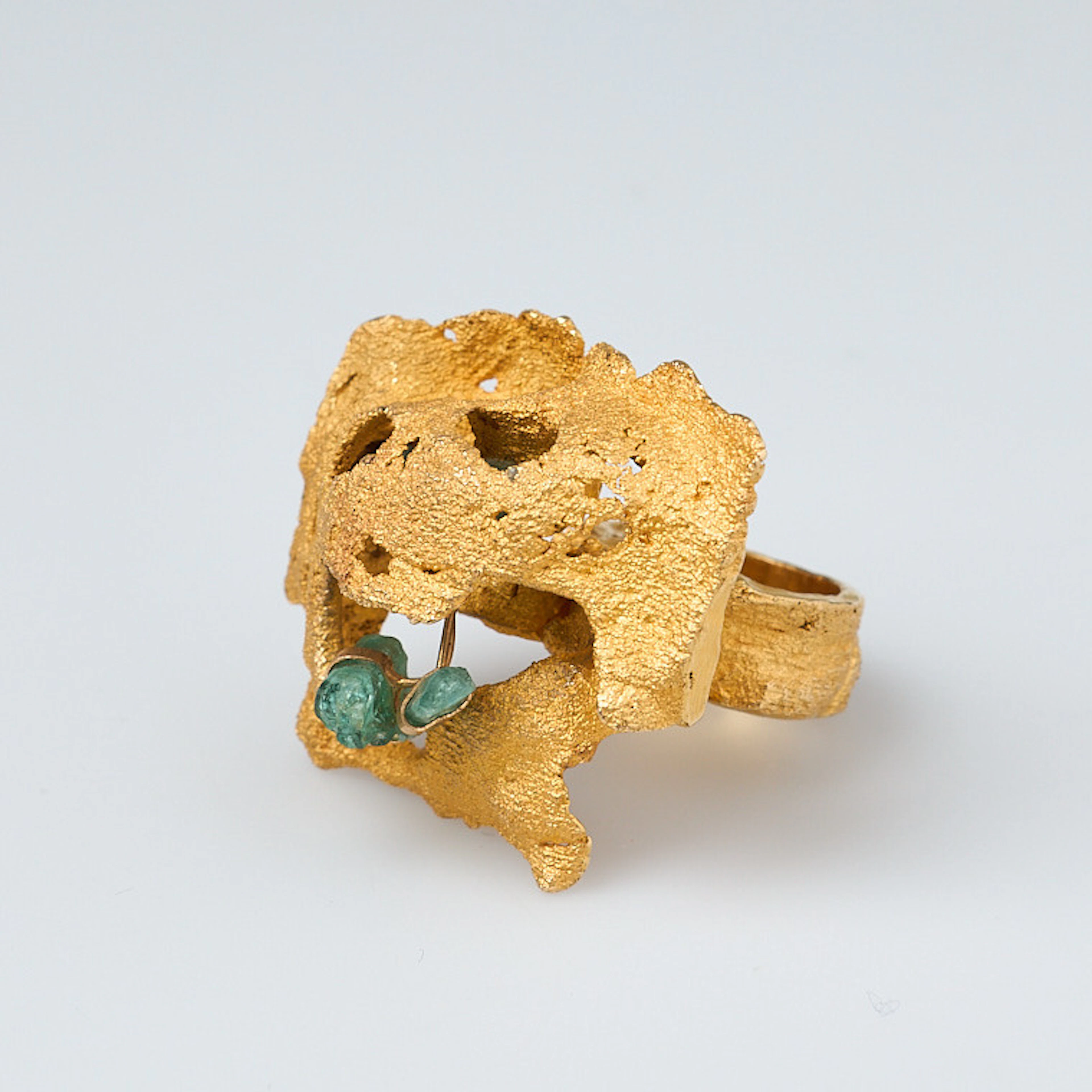 BJÖRN WECKSTRÖM. Ring, "Akaasia", Unikum. 750/18k guld och gröna turmaliner.