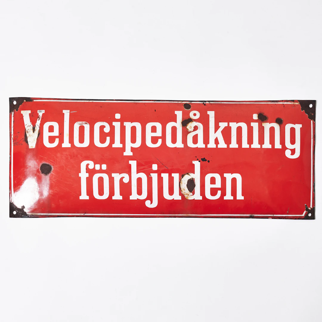 SKYLT, emaljerad järnplåt, "Velocipedåkning förbjuden", 1900-talets
