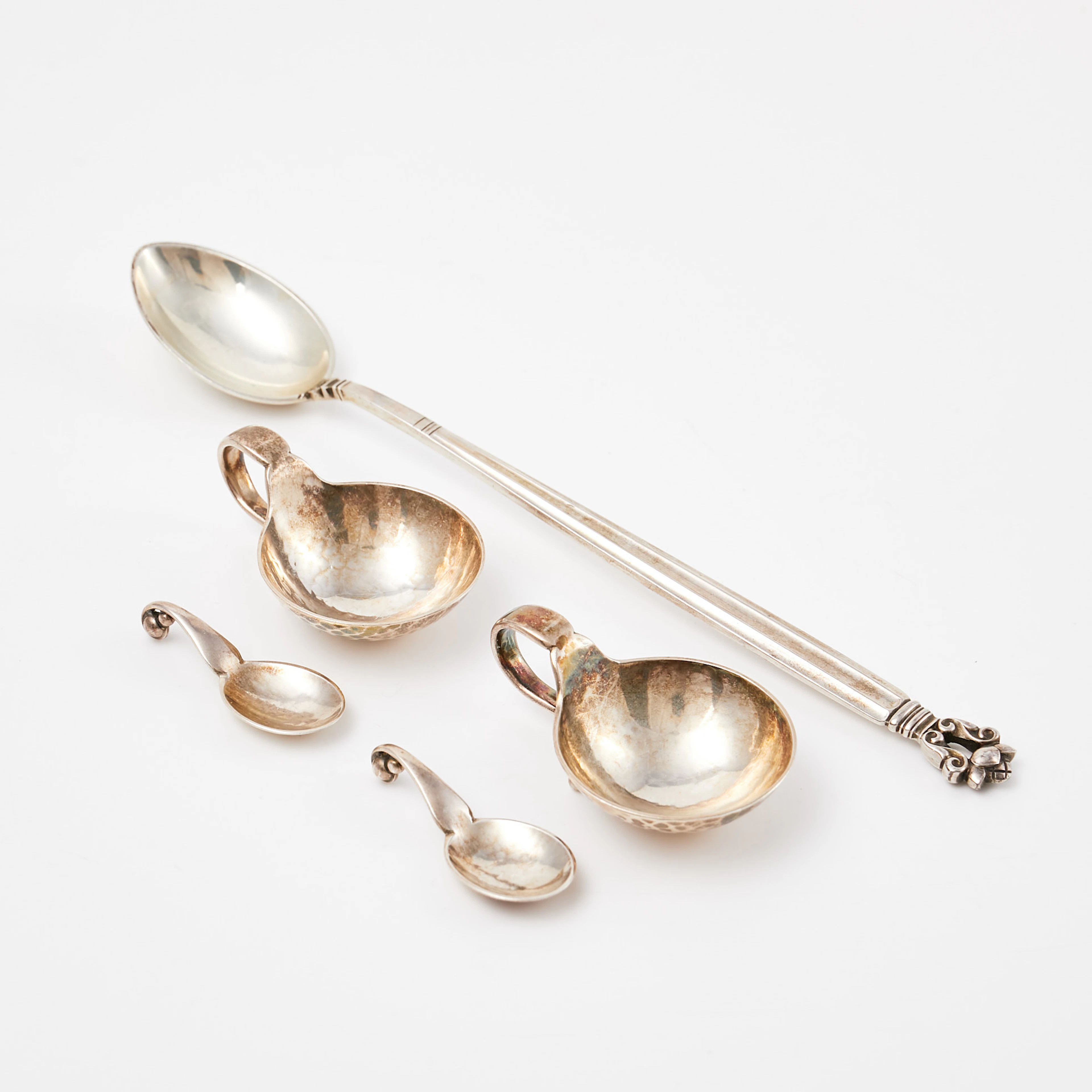 GEORG JENSEN & JOHAN ROHDE, 3 dlr, 1-par saltkar med skedar i modell