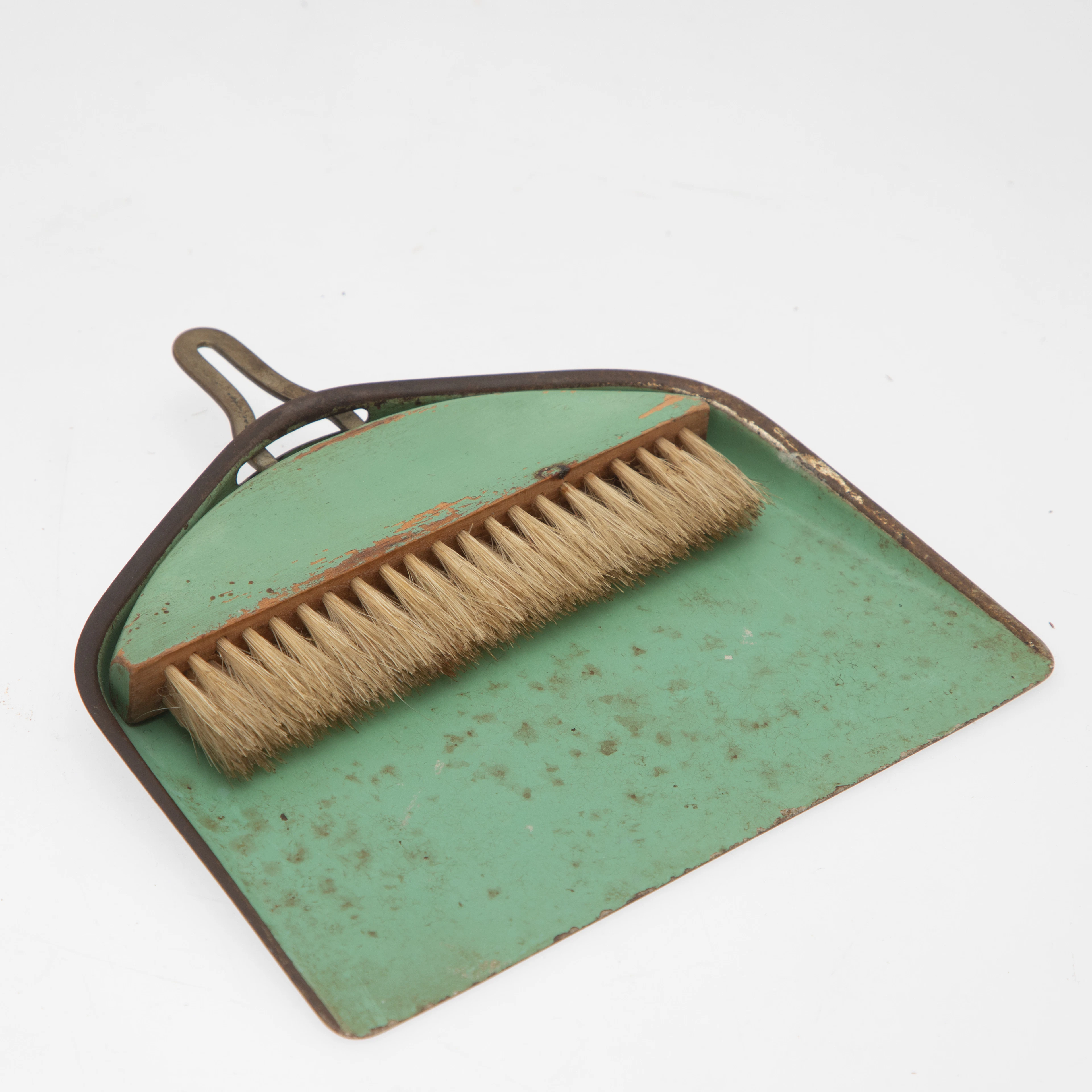 MARIANNE BRANDT. Ruppel Werke. Bauhaus Tisch Kehrblech / Kehrset, um 1930.