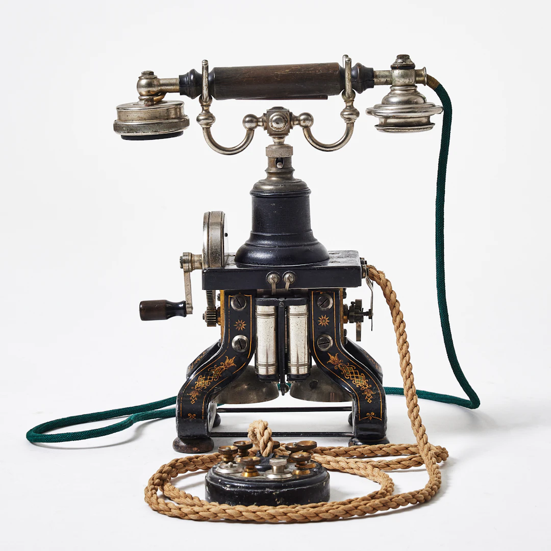 BORDSTELEFON, LM Ericsson, modell 1892 (375/AC), "Taxen", svartlackerat