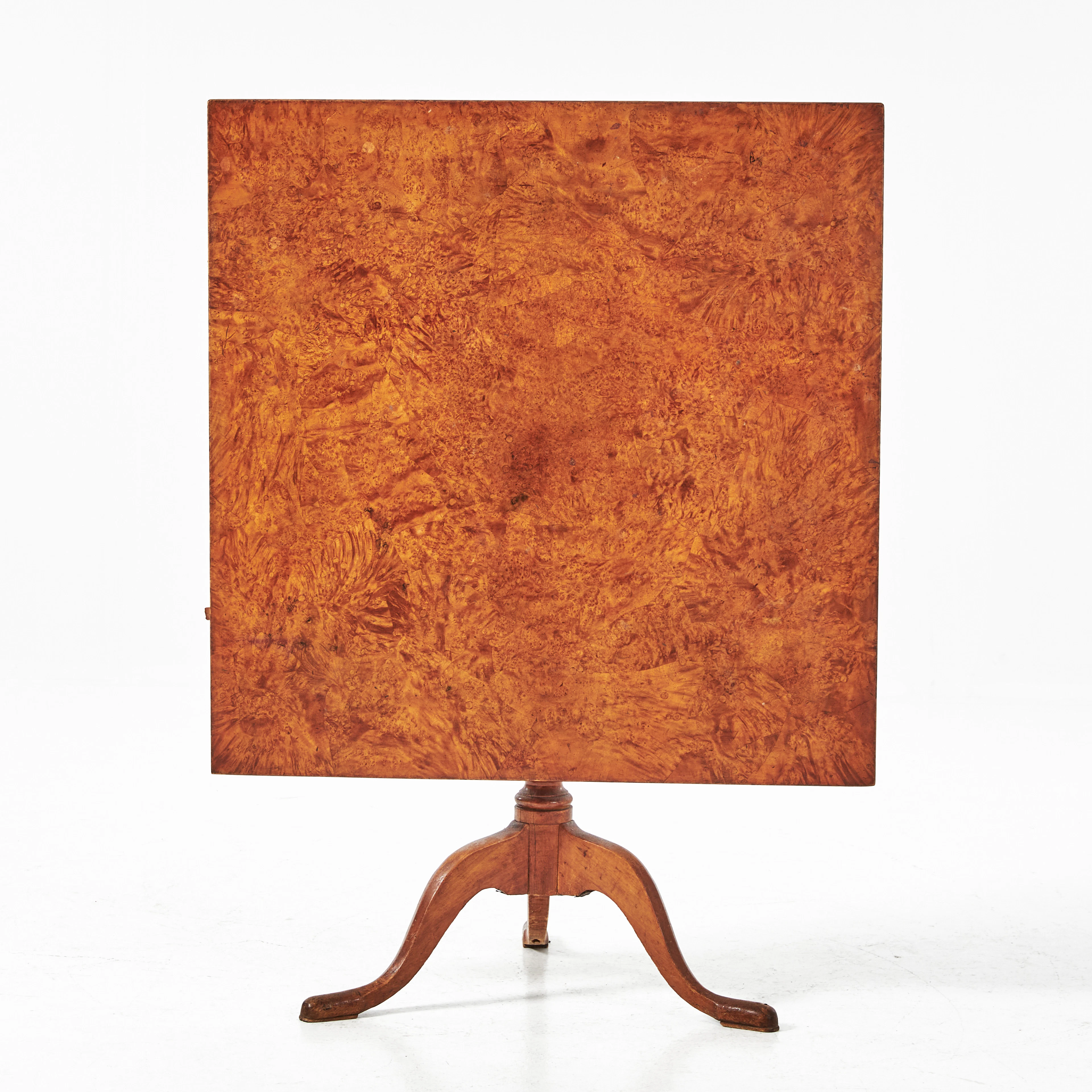 FÄLLBORD, 1800-talets början, Mälardalen, skiva fanerad i alrot, 3