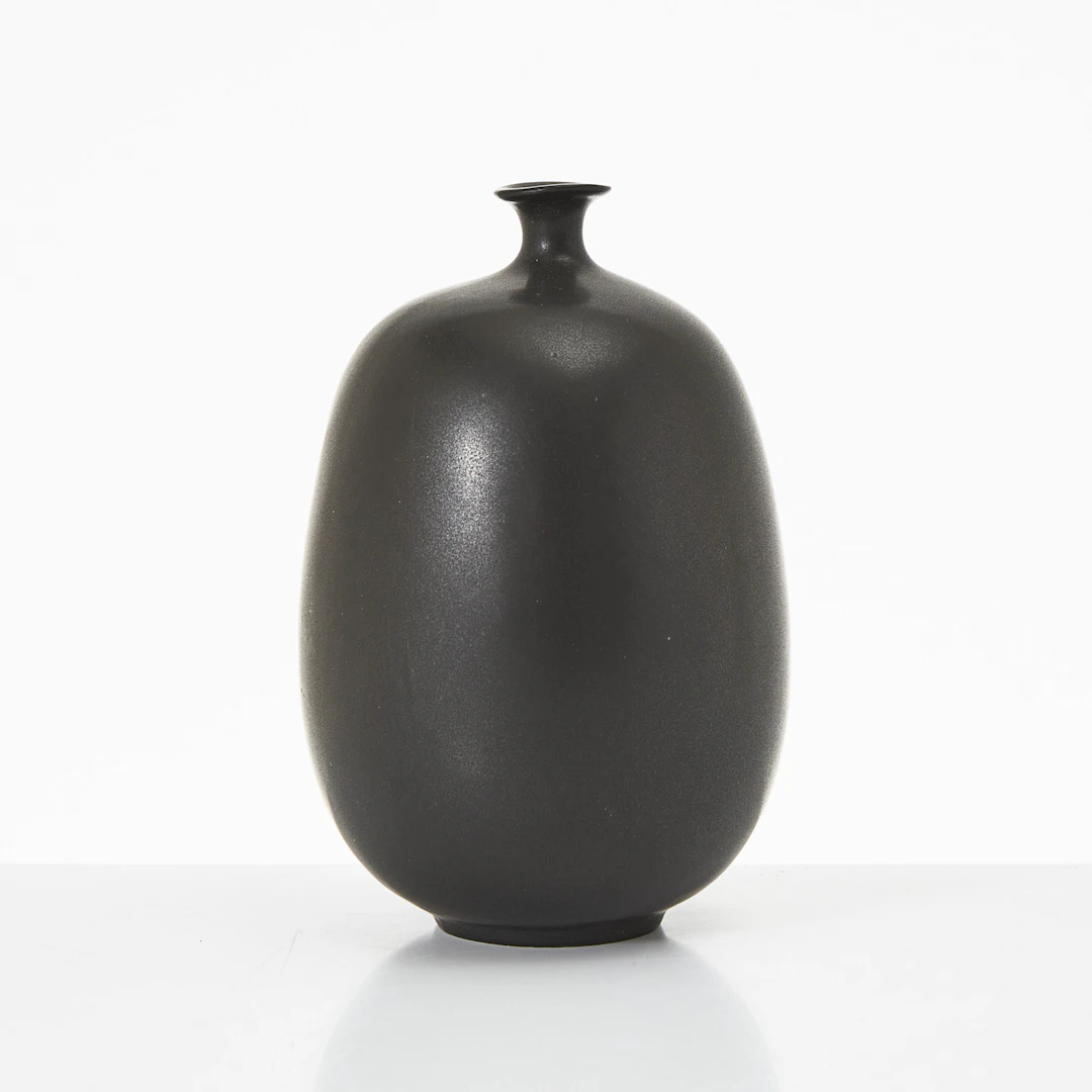 INGER PERSSON. (Sverige, 1936-2021). Vas, glaserat stengods, signerad