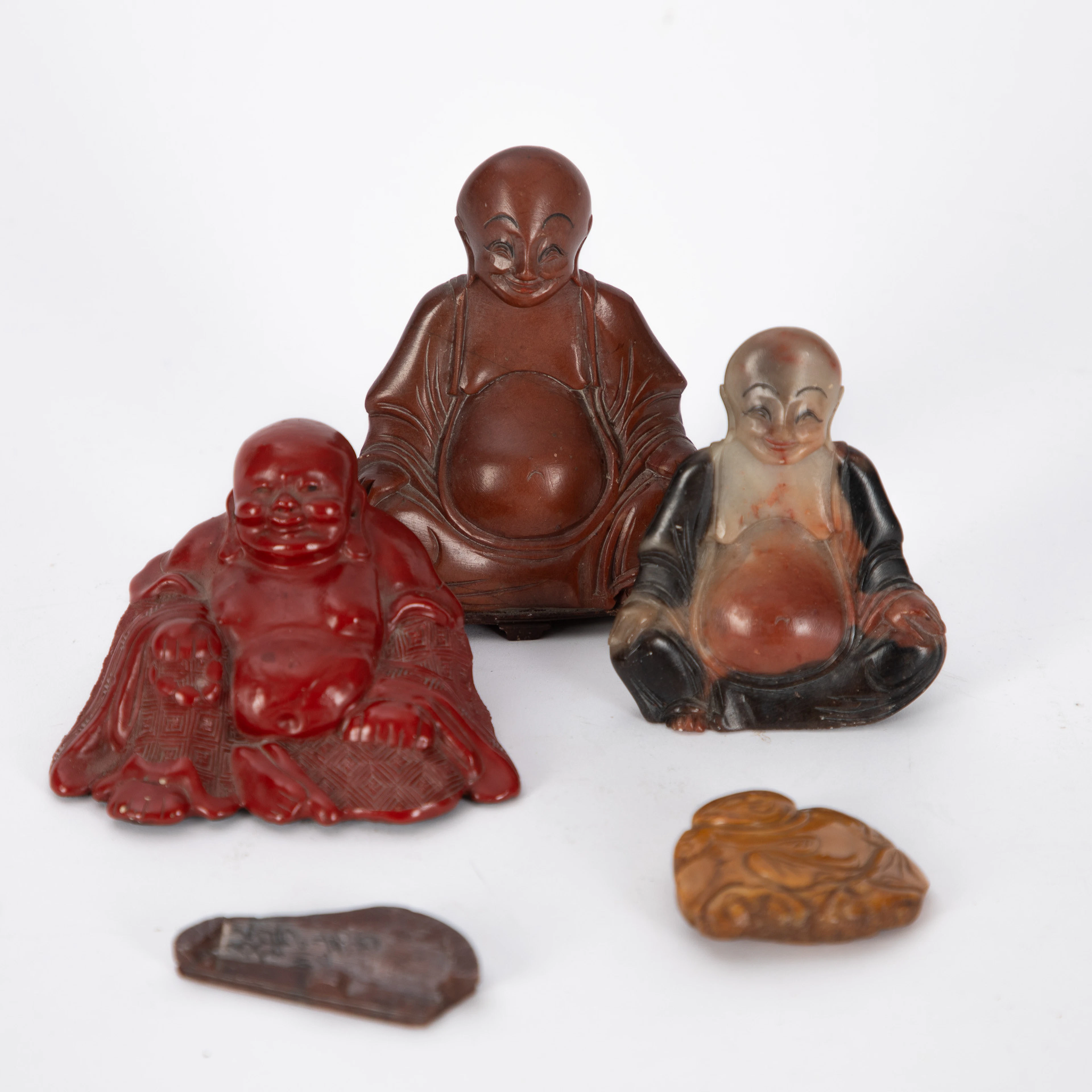 Sammlung: Lachender Buddha / Glücksbuddha aus Speckstein, Holz und
