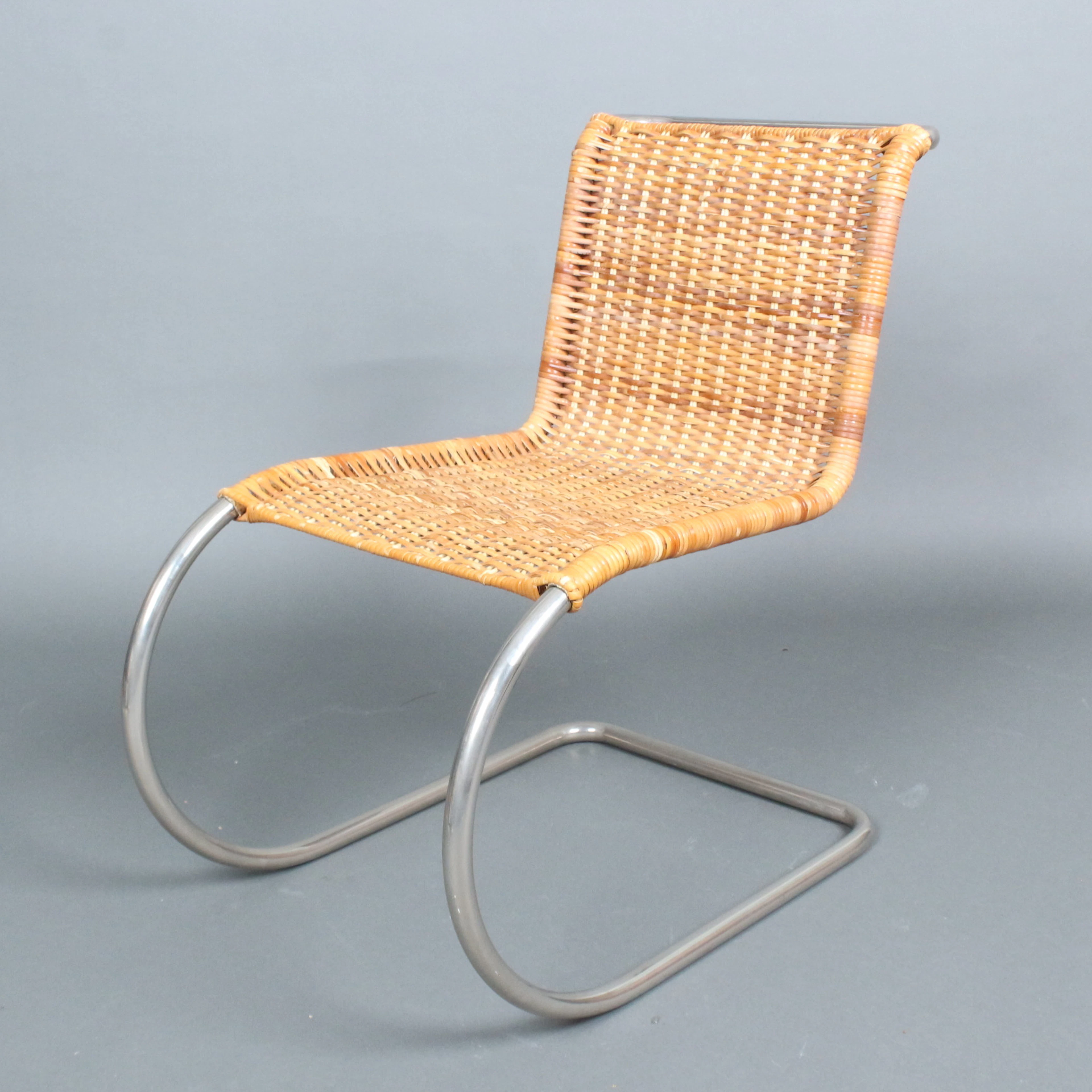 LUDWIG MIES VAN DER ROHE. Freischwinger, Modell ''MR-10'', Stahlrohr
