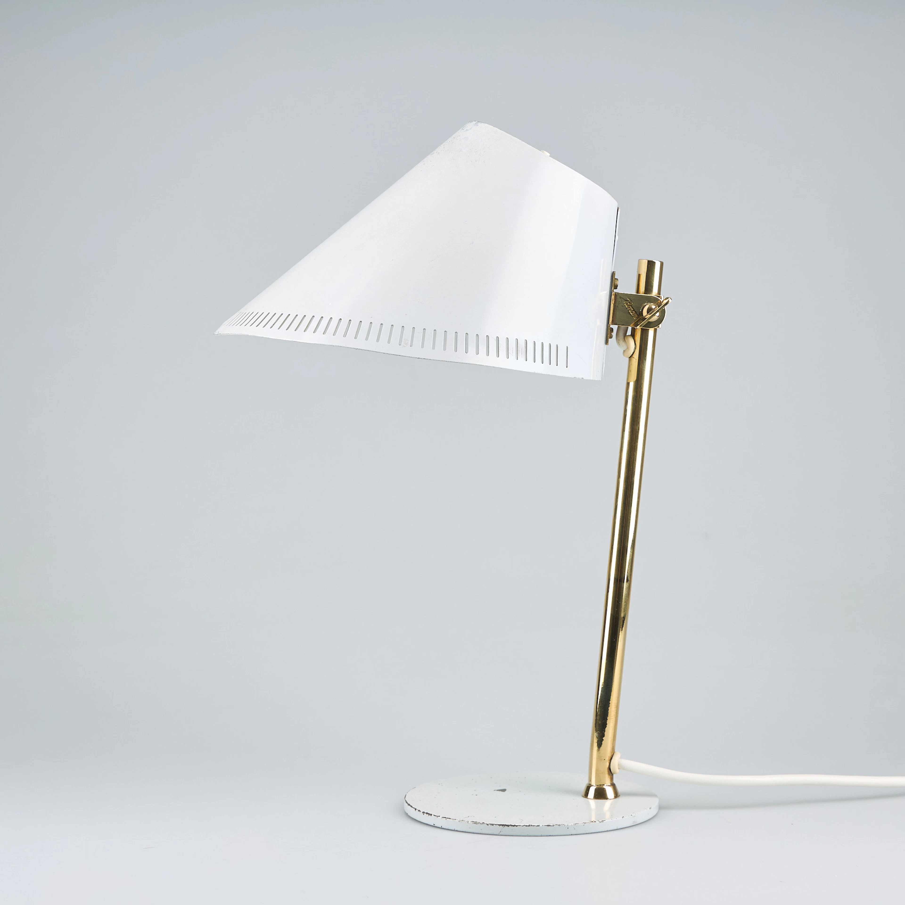 PAAVO TYNELL. Bordslampa, modell 9227, Idman 1960-tal.