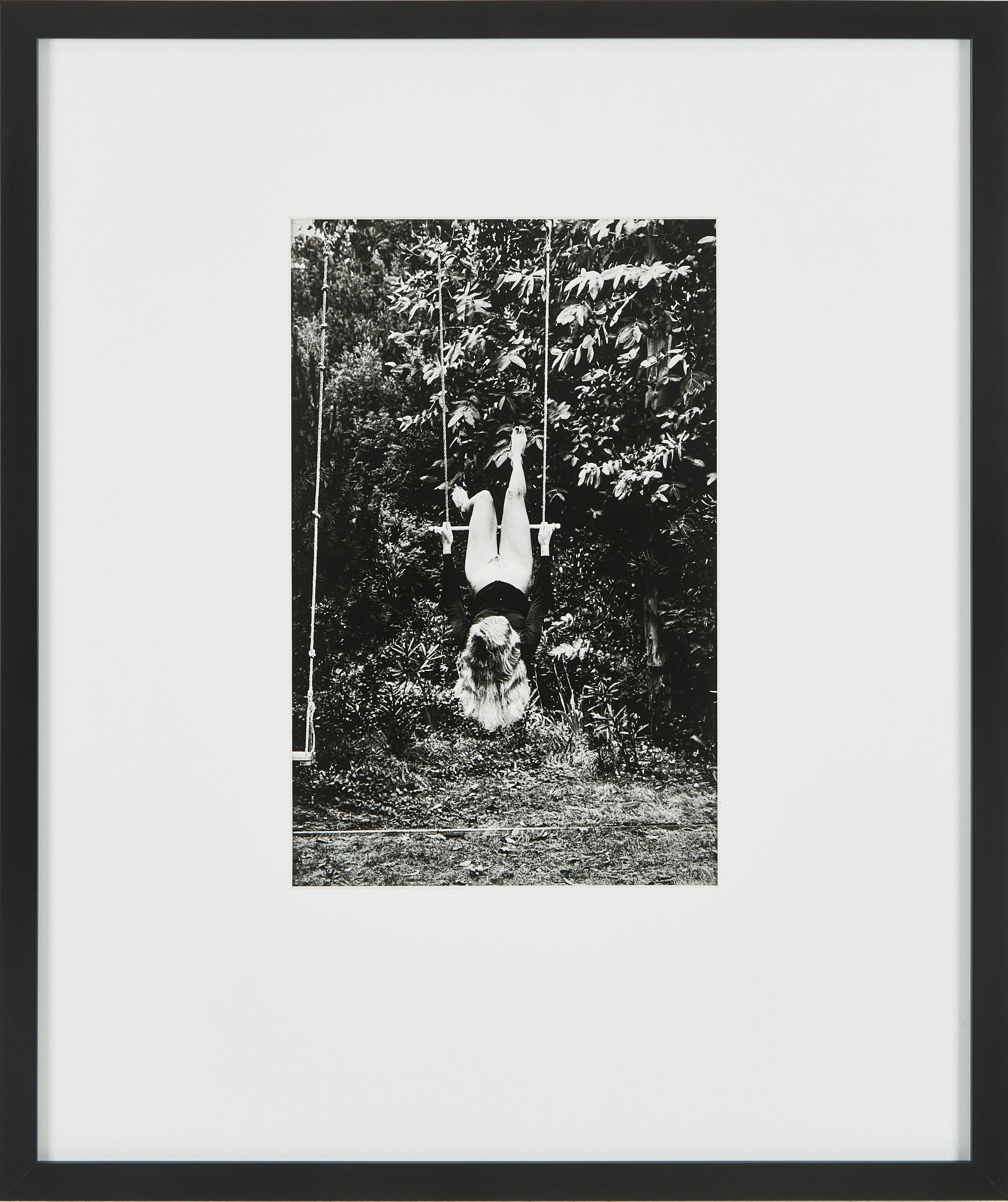 HELMUT NEWTON. Efter, "Croix-Valmer, 1976", offsetlitografiskt fotografi