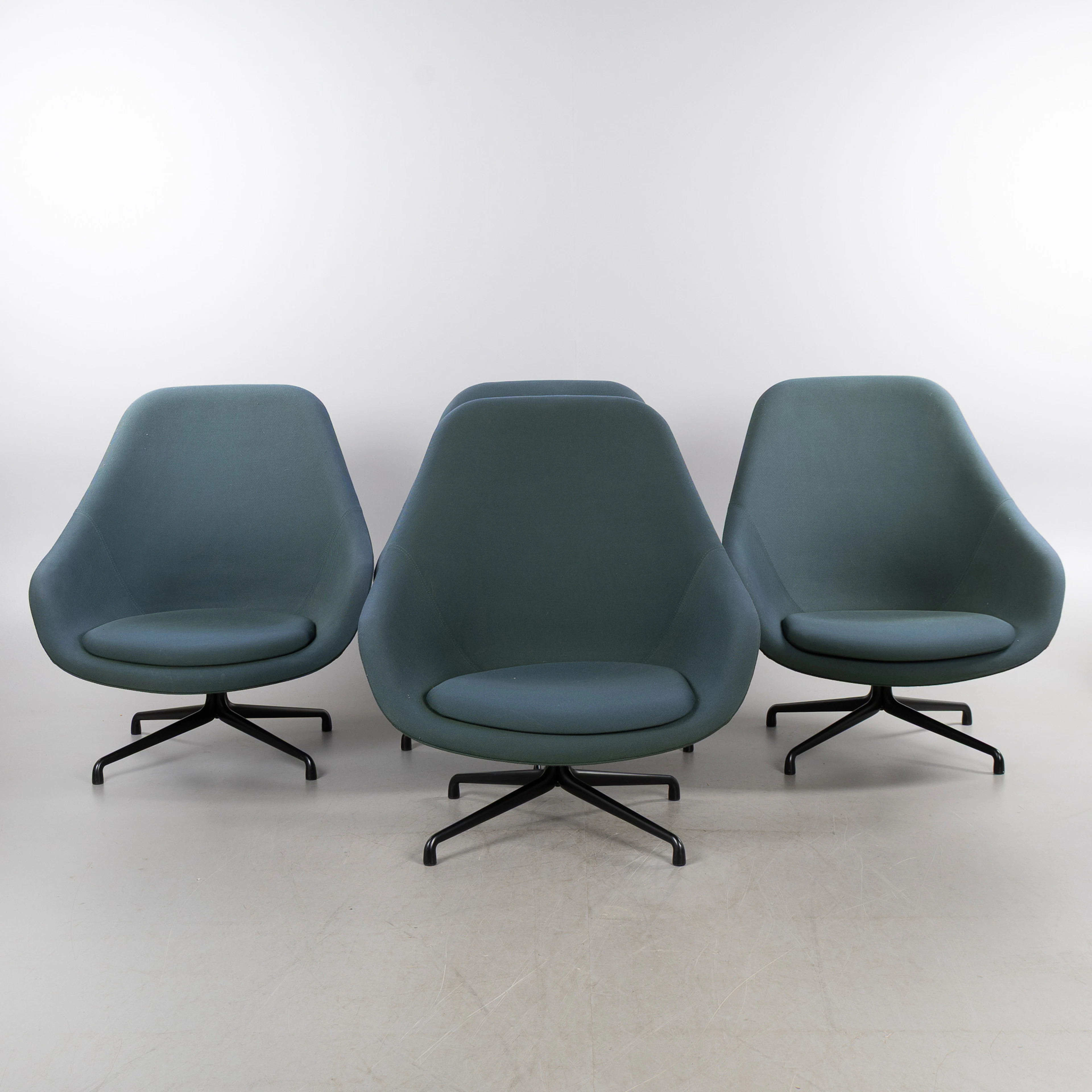 HAY, Danmark, Fåtöljer, 2 par, "About a Lounge chair", 4 stycken snurrfåtöljer
