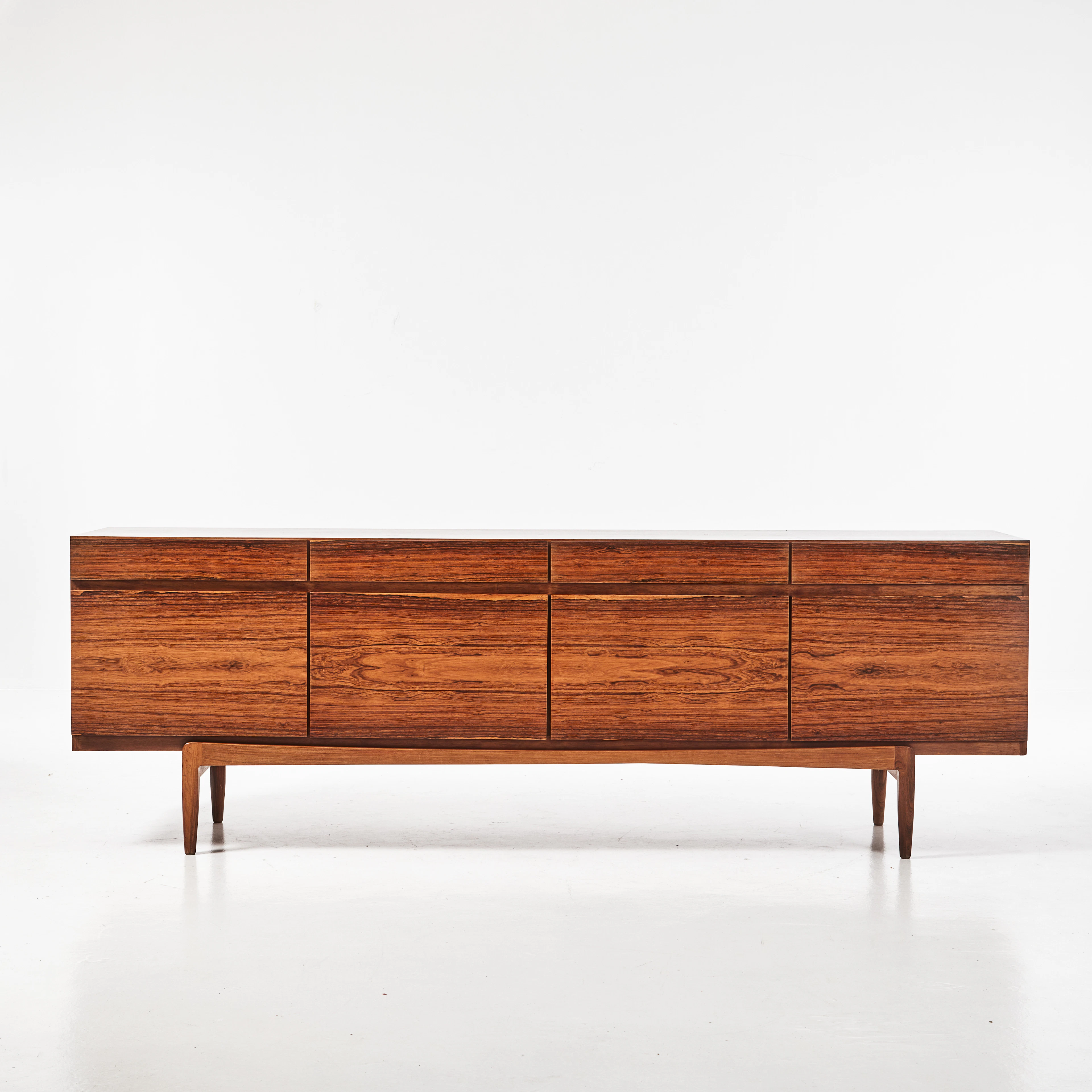 IB KOFOED LARSEN. Sideboard med överhyllor, Faarup, Danmark 1960/70-tal