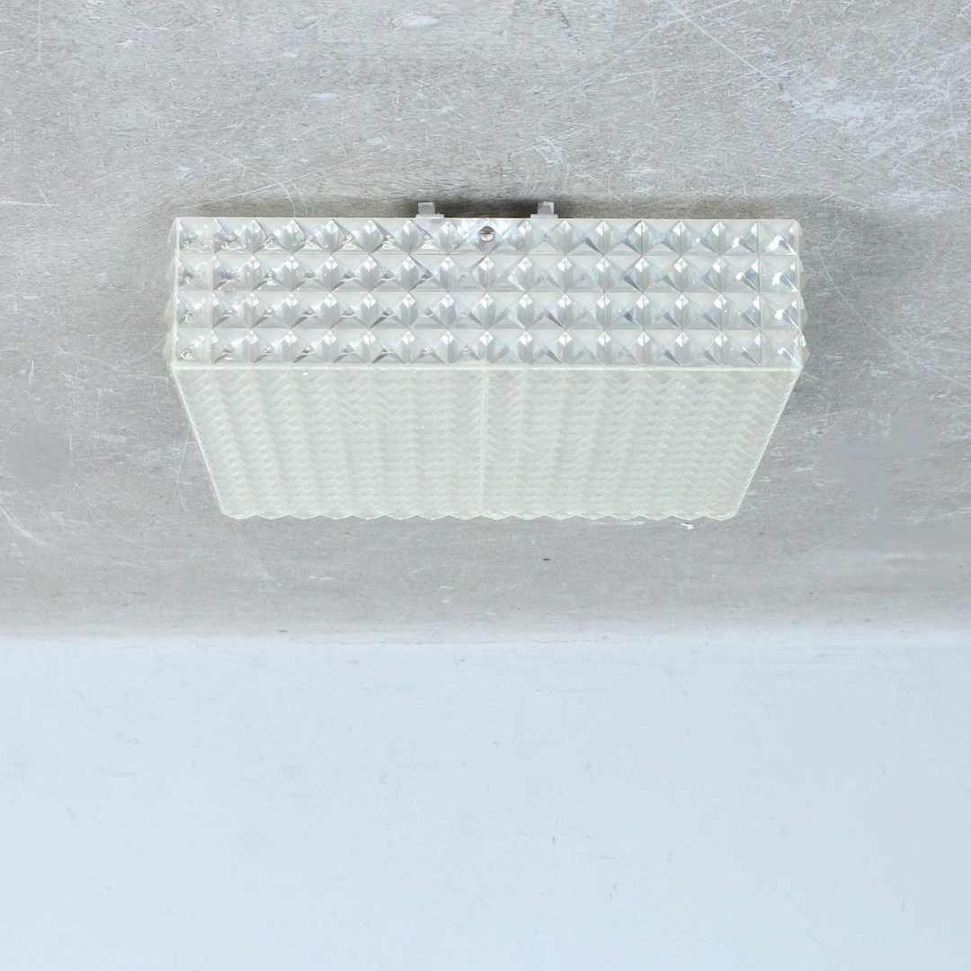 ERCO. Quadratische Wandlampe/Deckenlampe aus Acryl der 1970er.