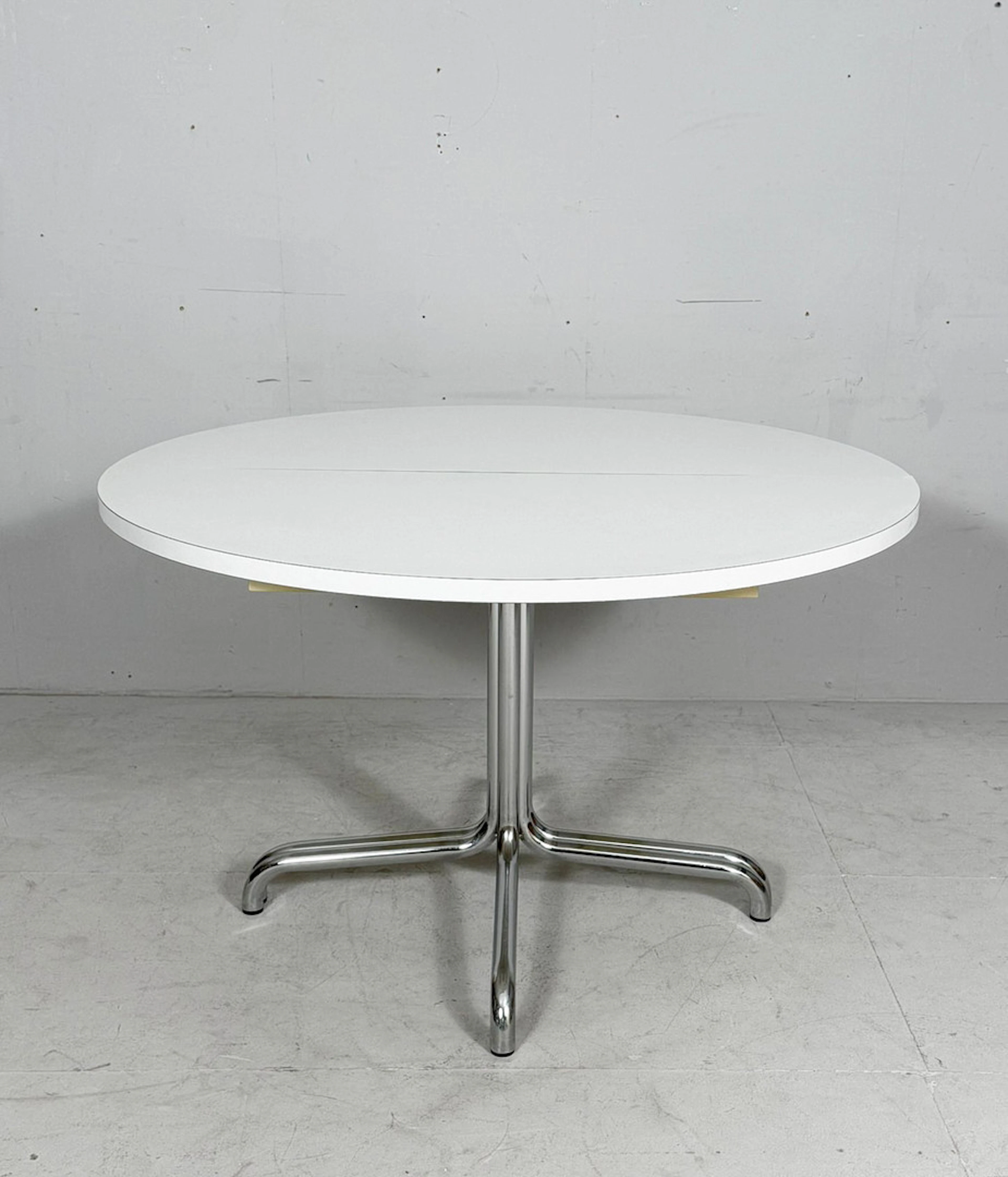 THONET. Esstisch/Tisch Modell '' S1052 '', Deutschland, 1970er Jahre.